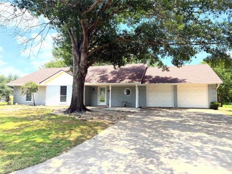 1111 Joel Street Groesbeck TX 76642