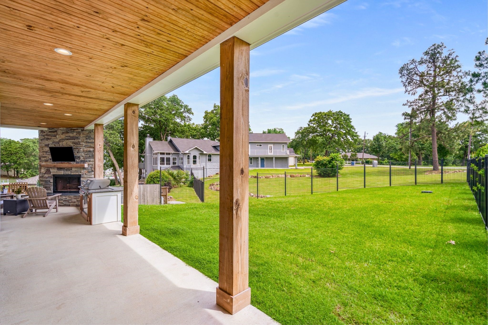 205 Oak Creek Drive Tool TX 75143