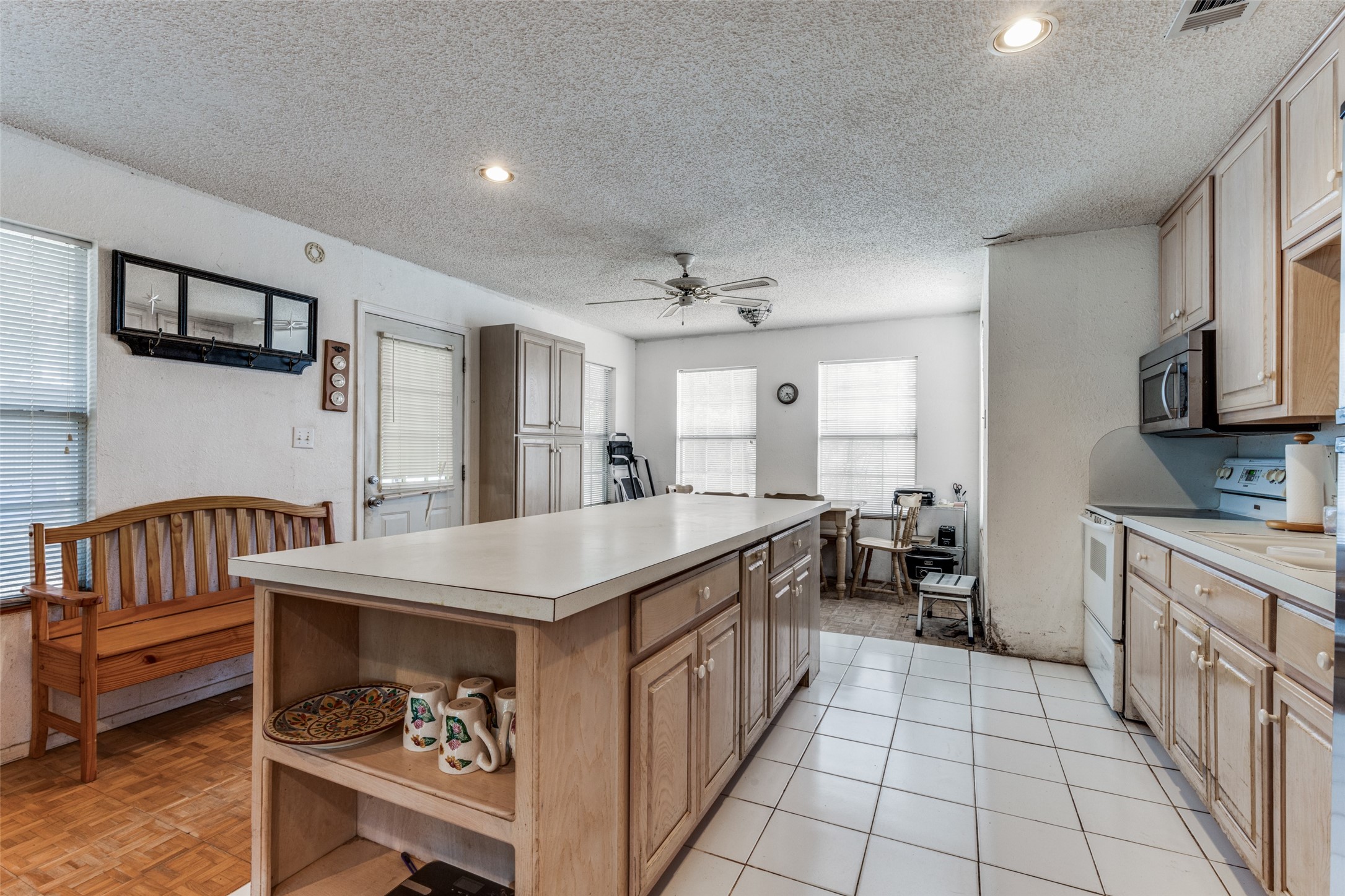 18025 N County Road 4052 Kemp TX 75143