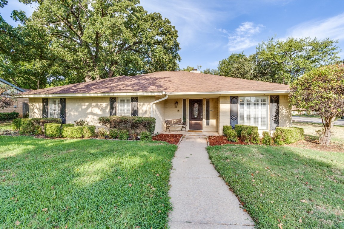 618 Raintree Court Arlington TX 76012