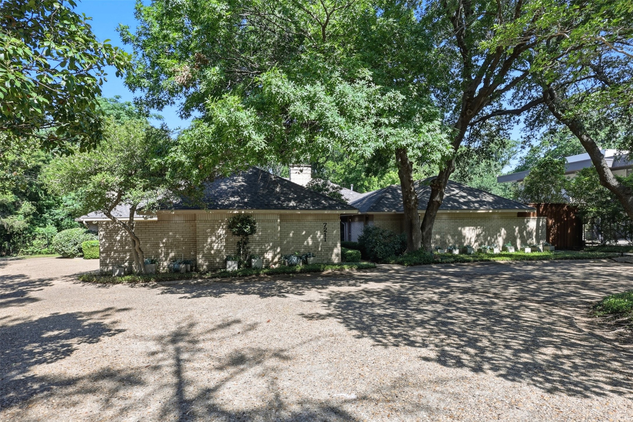 7211 Valley View Place Dallas TX 75240