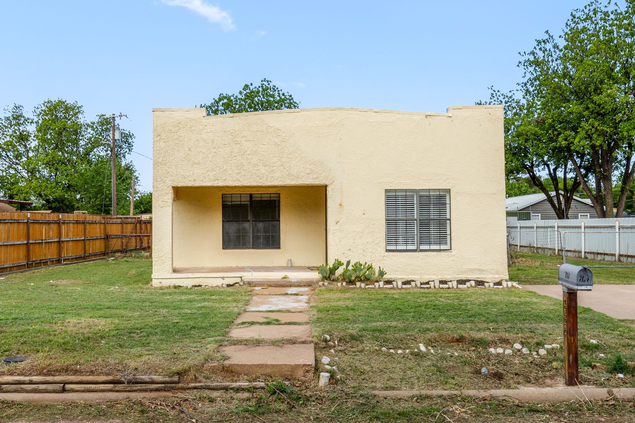 707 N River Street Seymour TX 76380
