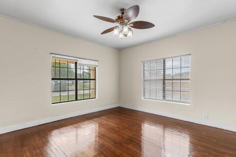 707 N River Street Seymour TX 76380