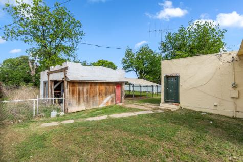 707 N River Street Seymour TX 76380