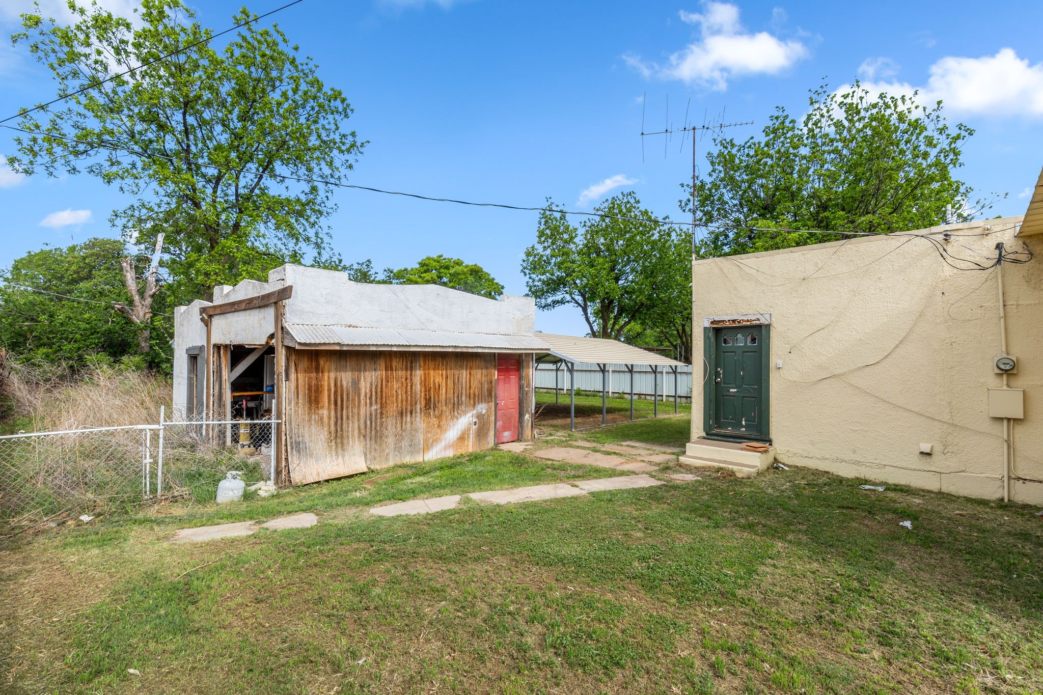 707 N River Street Seymour TX 76380