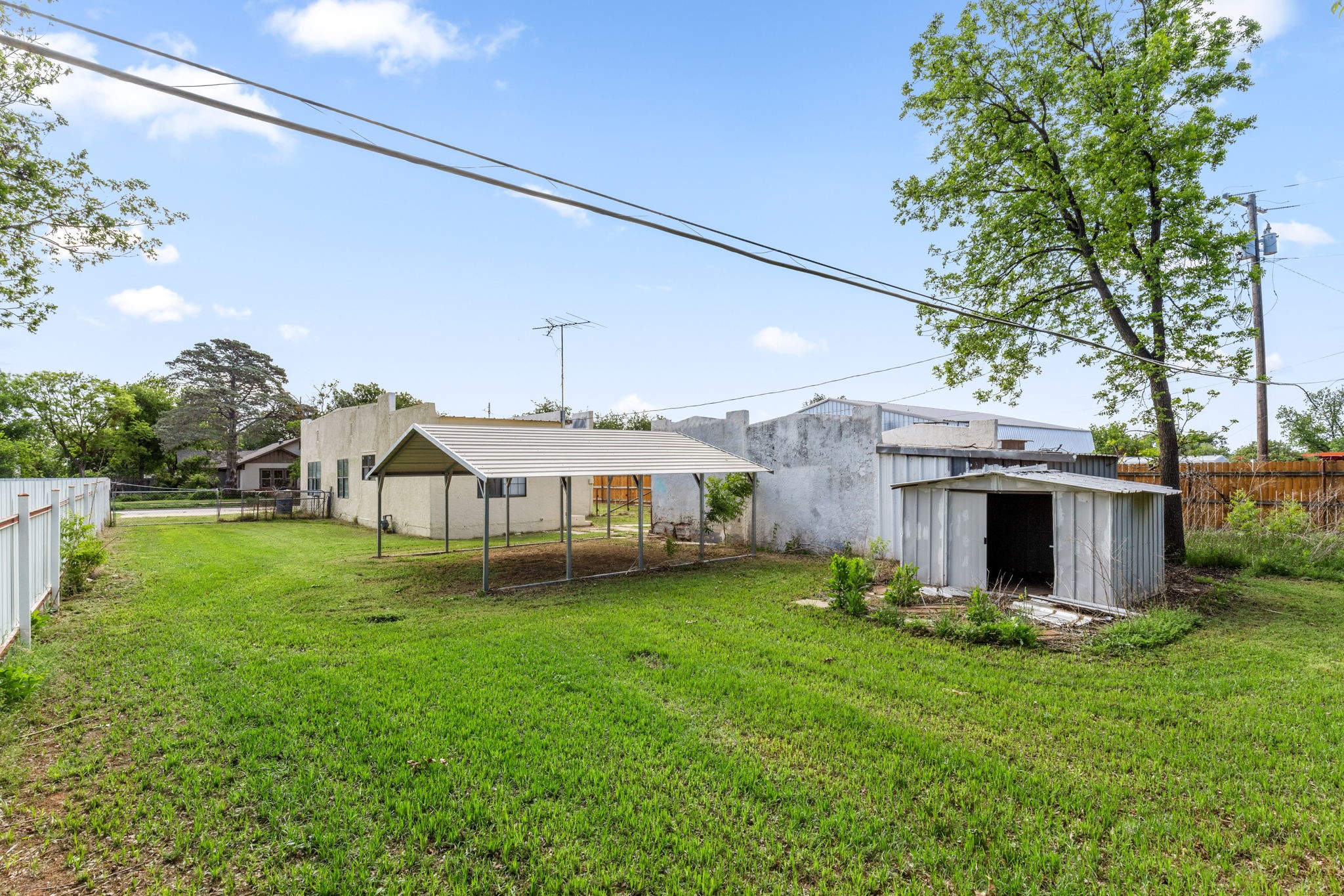 707 N River Street Seymour TX 76380