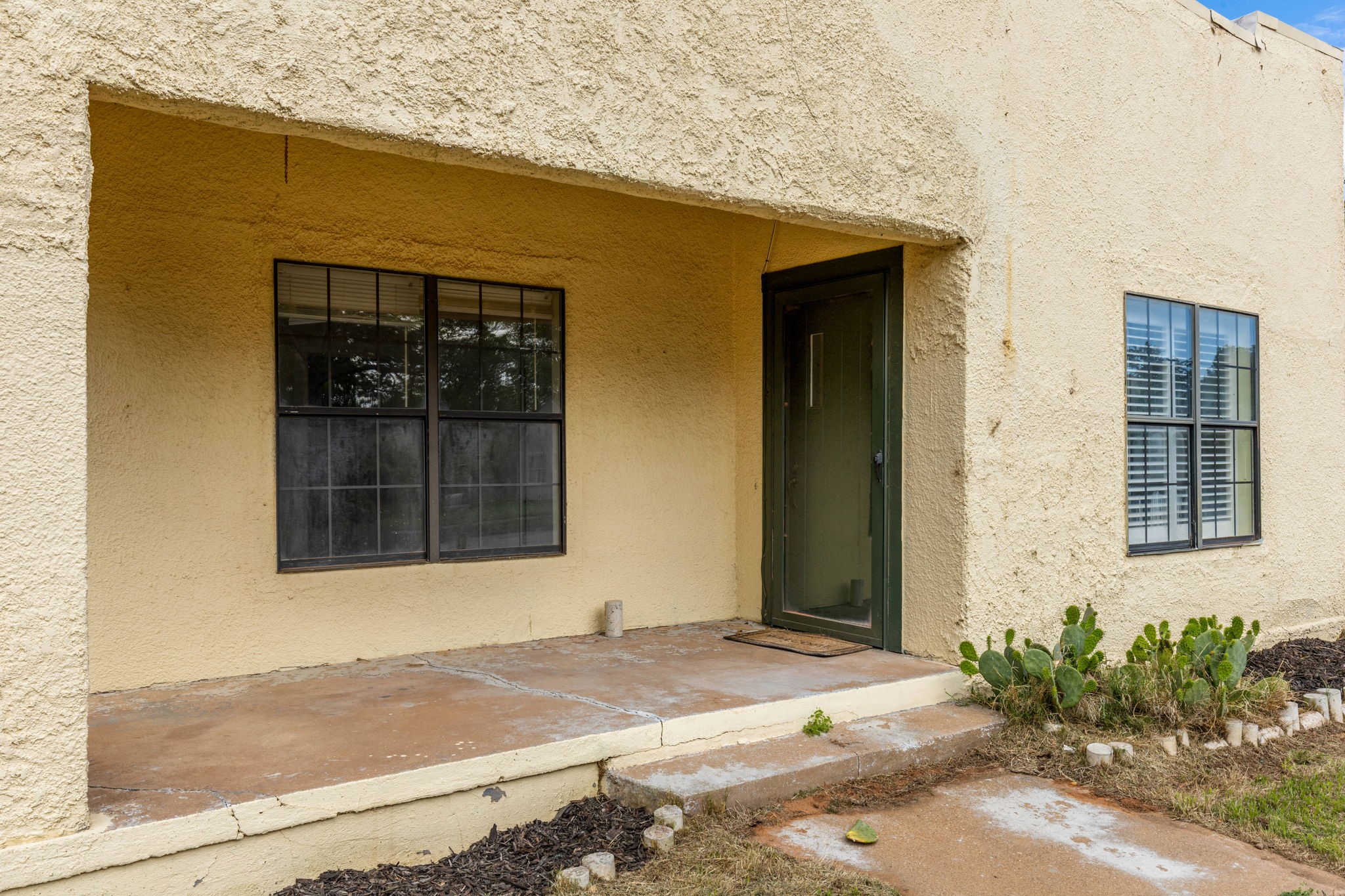 707 N River Street Seymour TX 76380