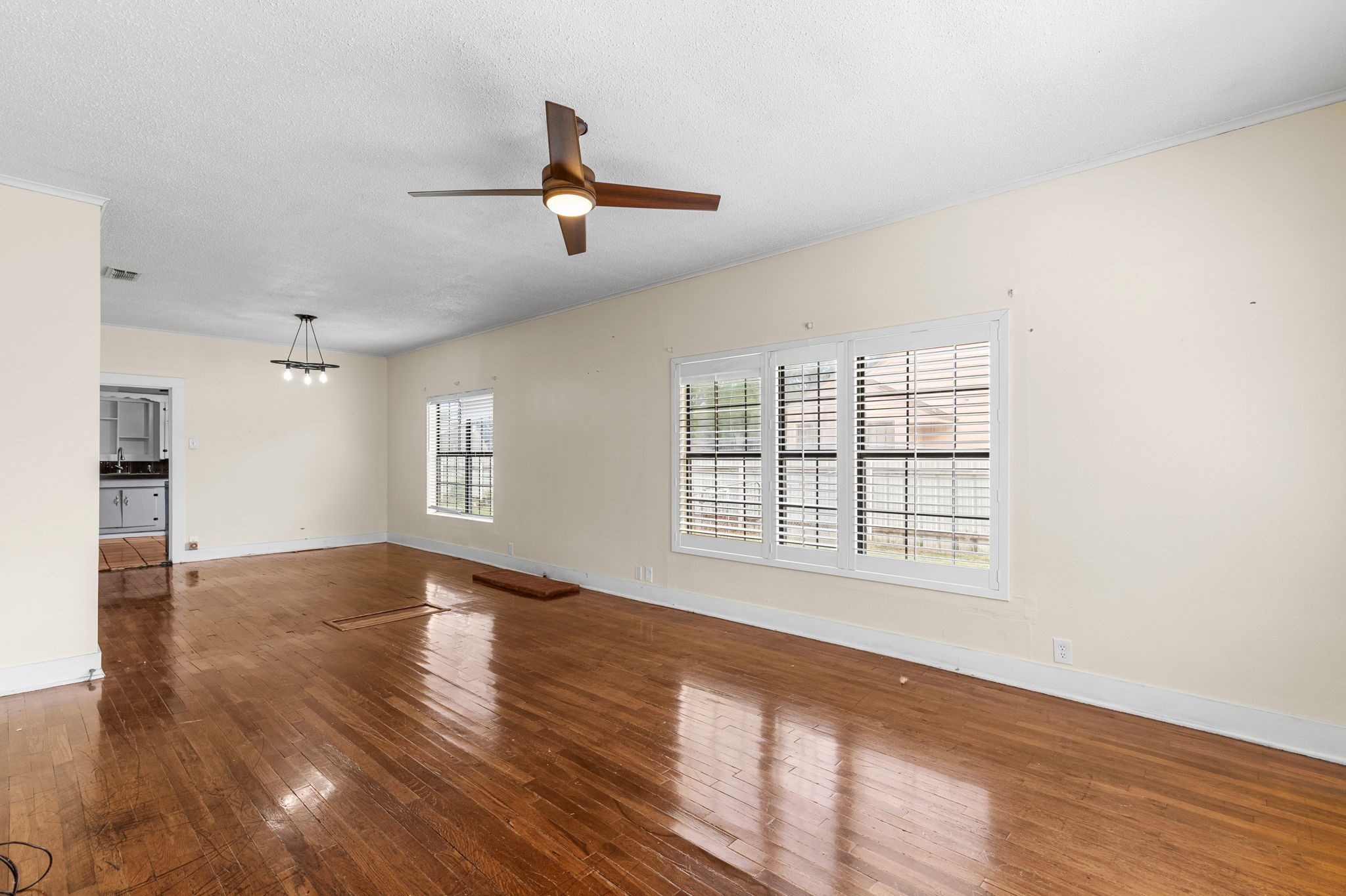 707 N River Street Seymour TX 76380