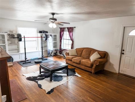 1136 W Long Street Stephenville TX 76401