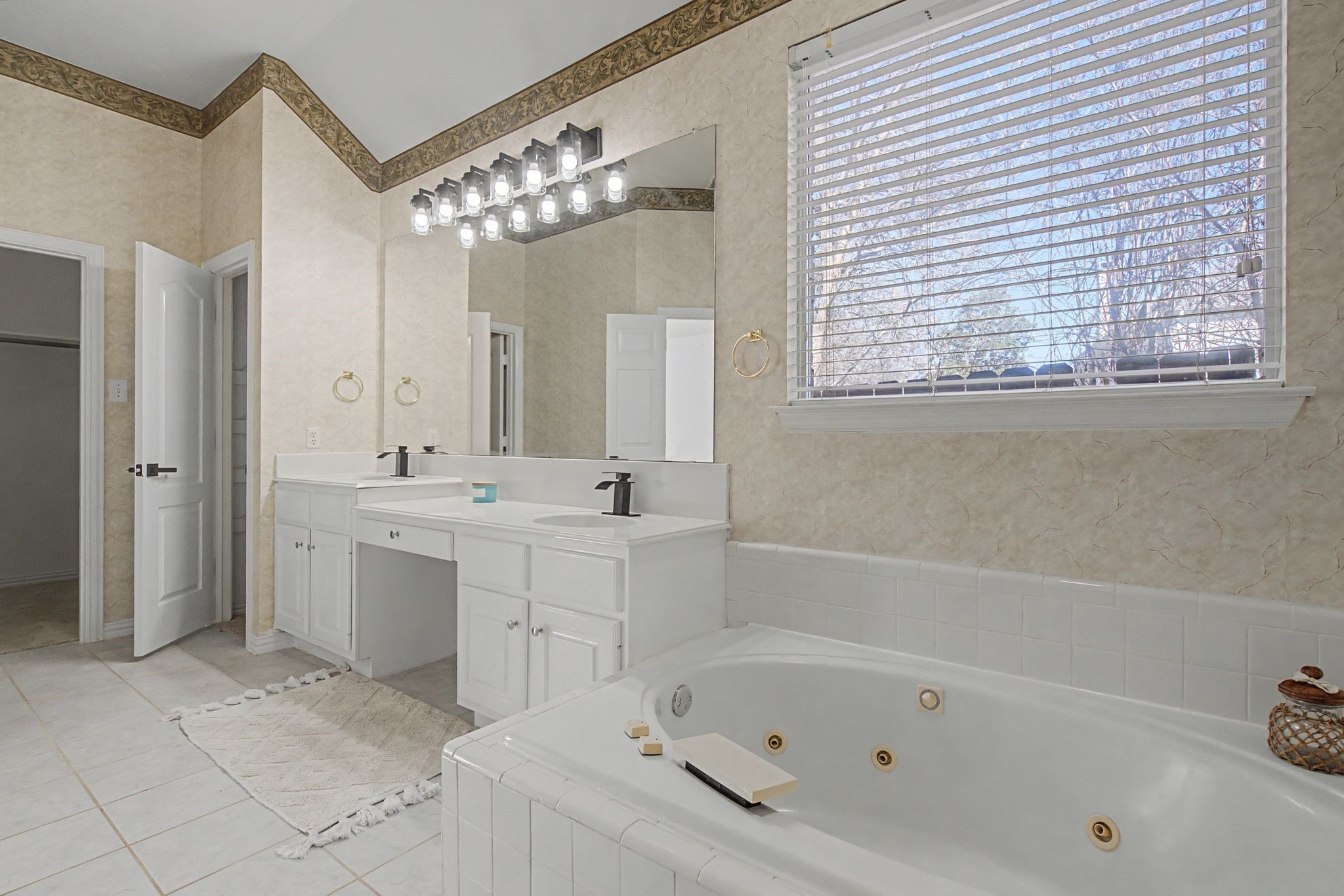 4706 Coventry Lane Arlington TX 76017
