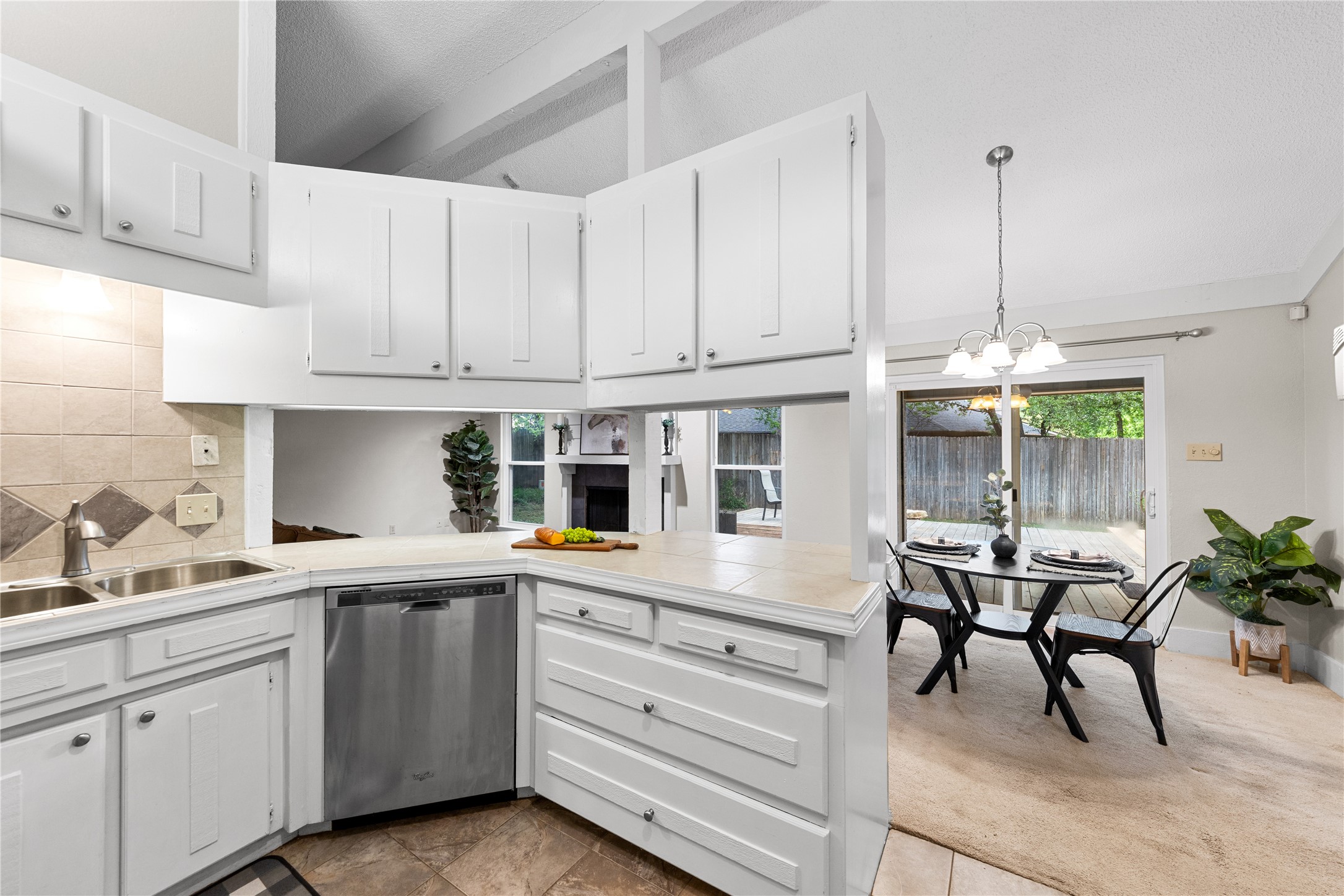 4909 Queen Court Fort Worth TX 76103
