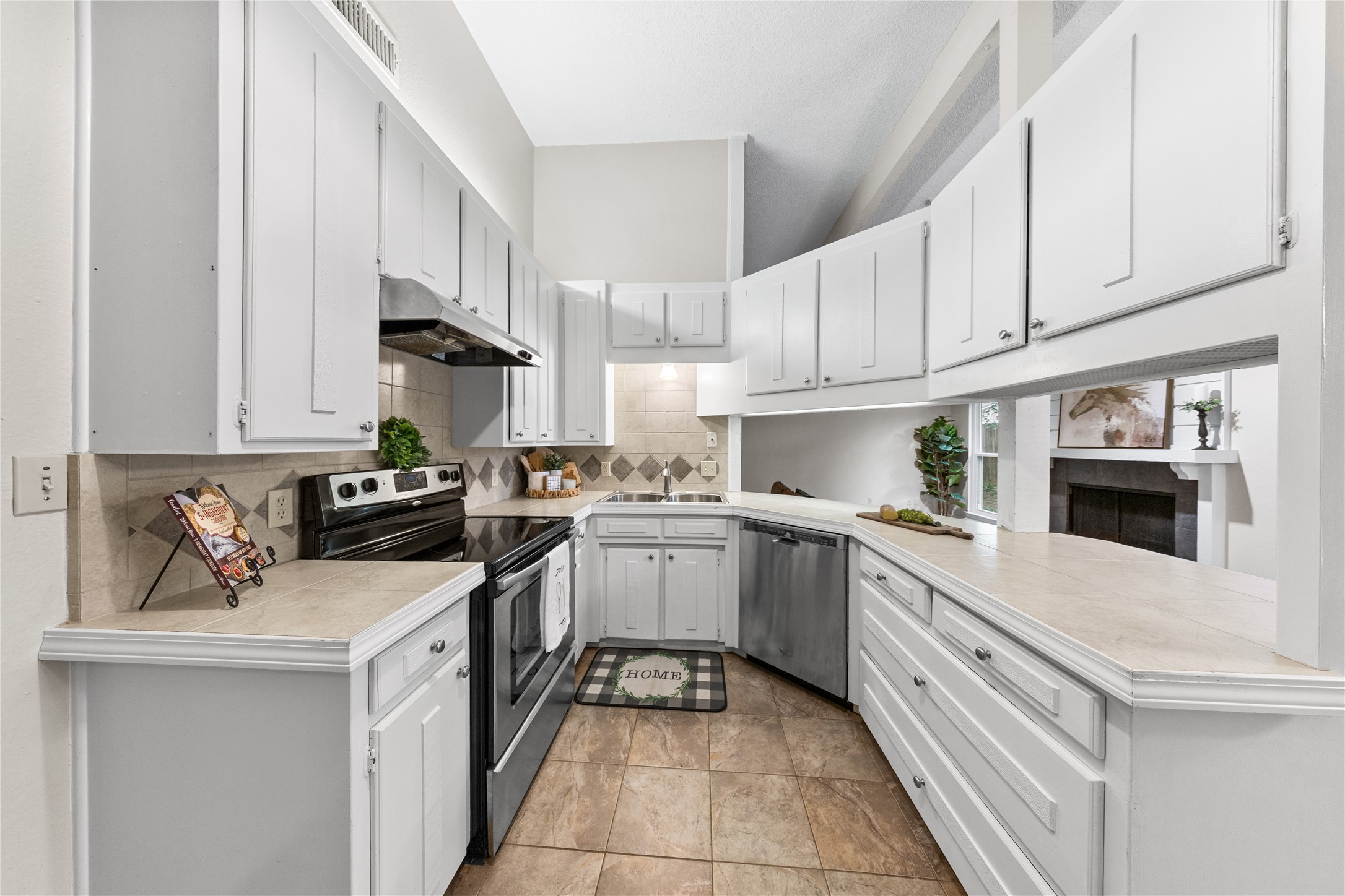 4909 Queen Court Fort Worth TX 76103