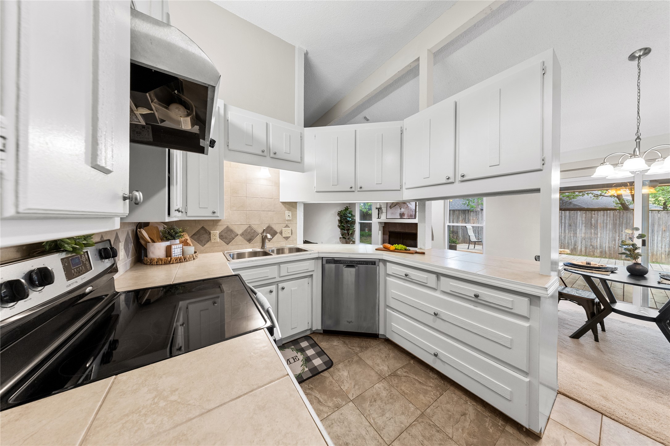 4909 Queen Court Fort Worth TX 76103