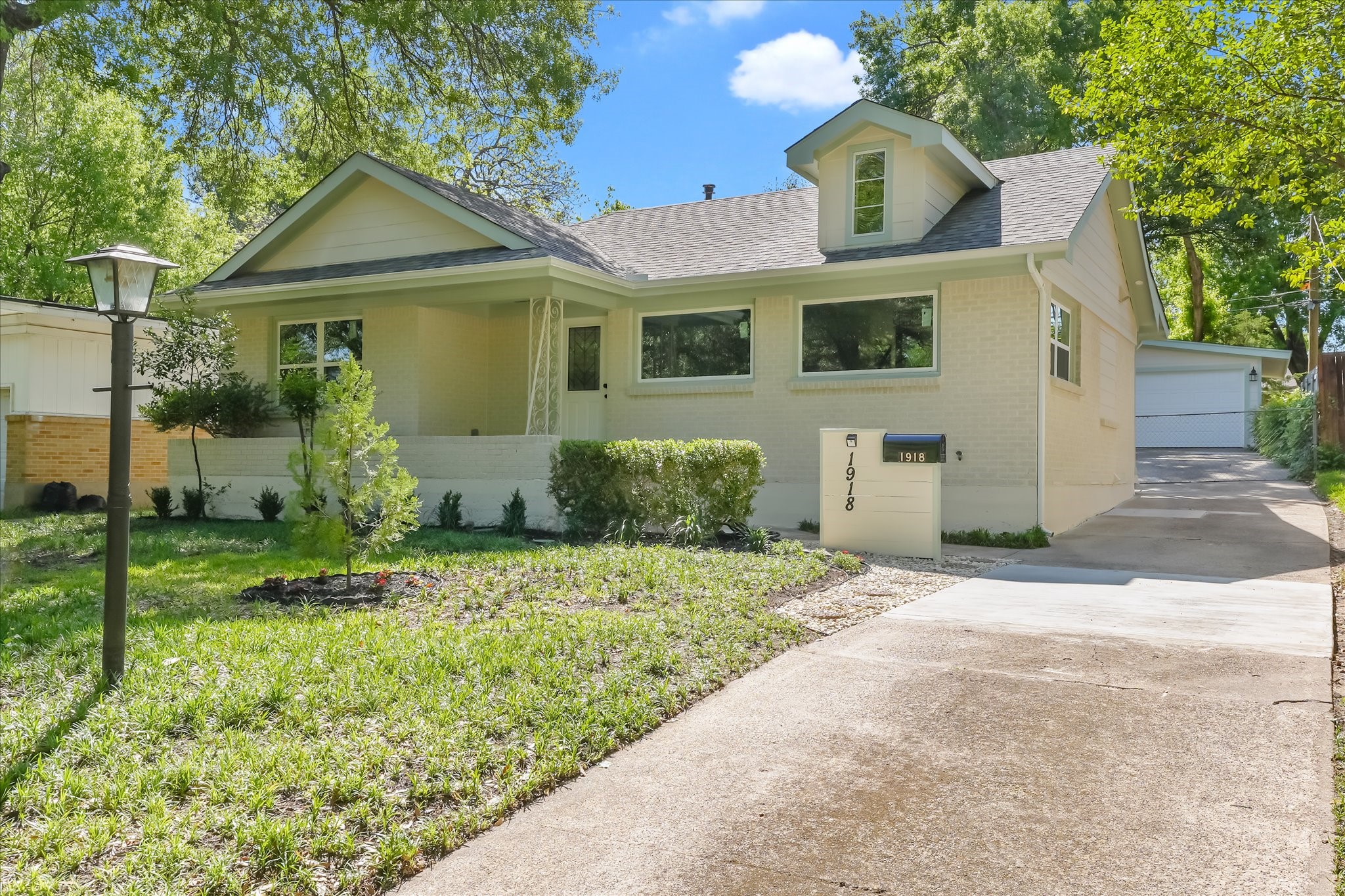 1918 Elmwood Boulevard Dallas TX 75224