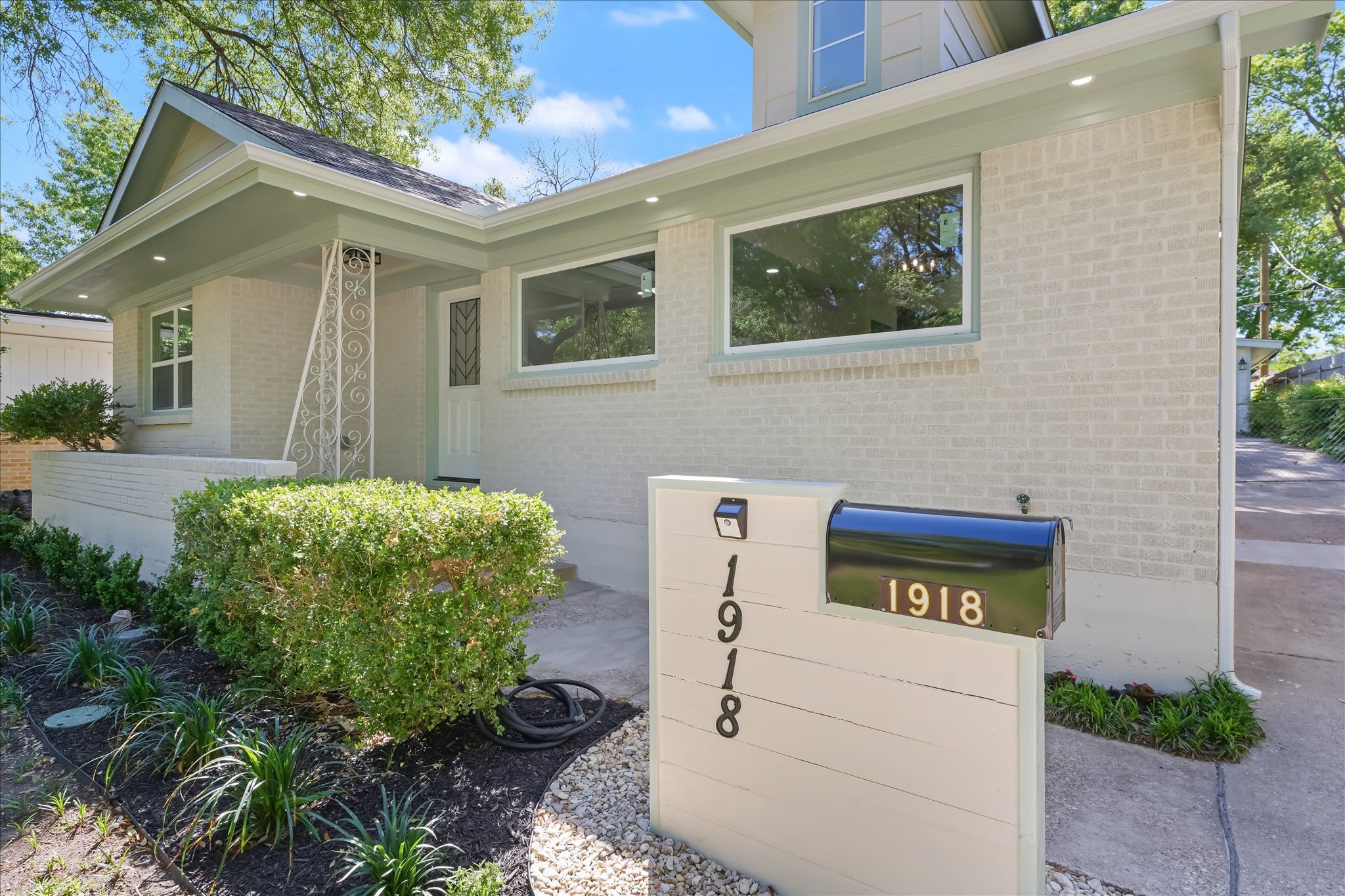 1918 Elmwood Boulevard Dallas TX 75224