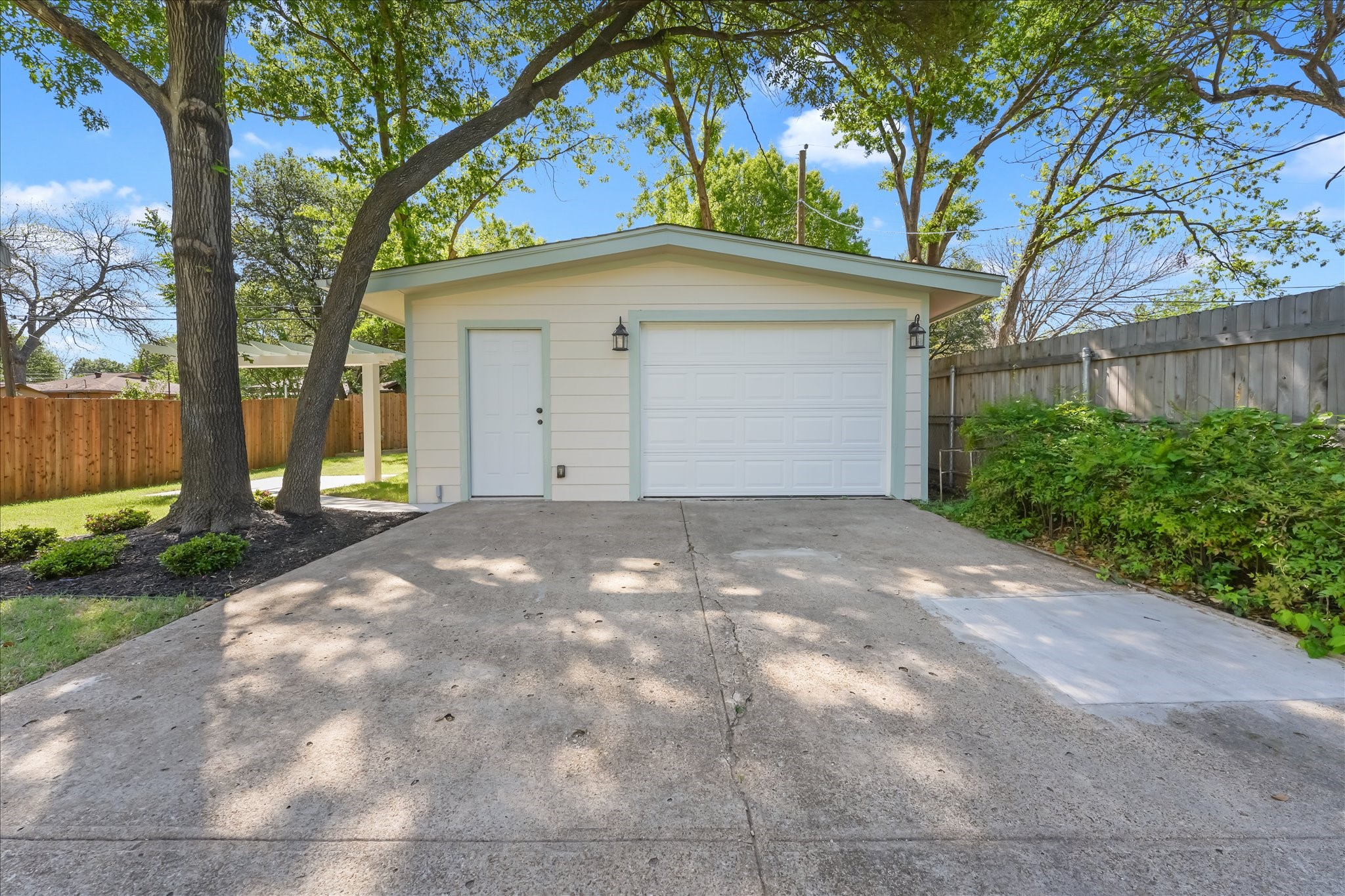 1918 Elmwood Boulevard Dallas TX 75224