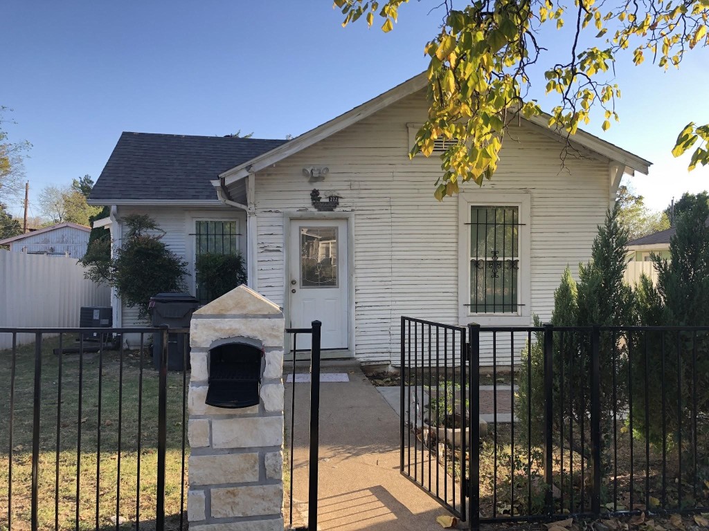 222 Guthrie Street Dallas TX 75224