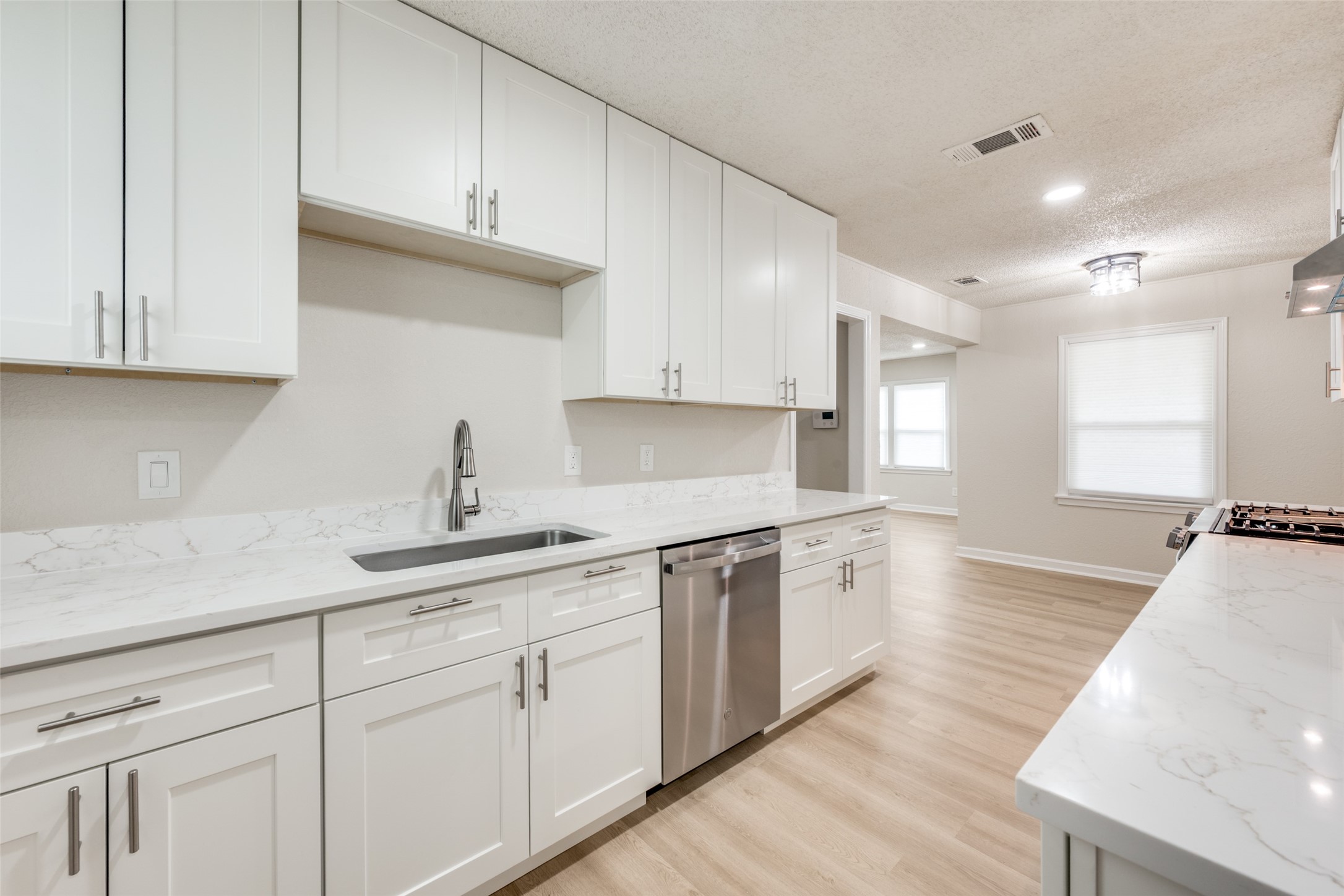 420 Arthur Drive Hurst TX 76053