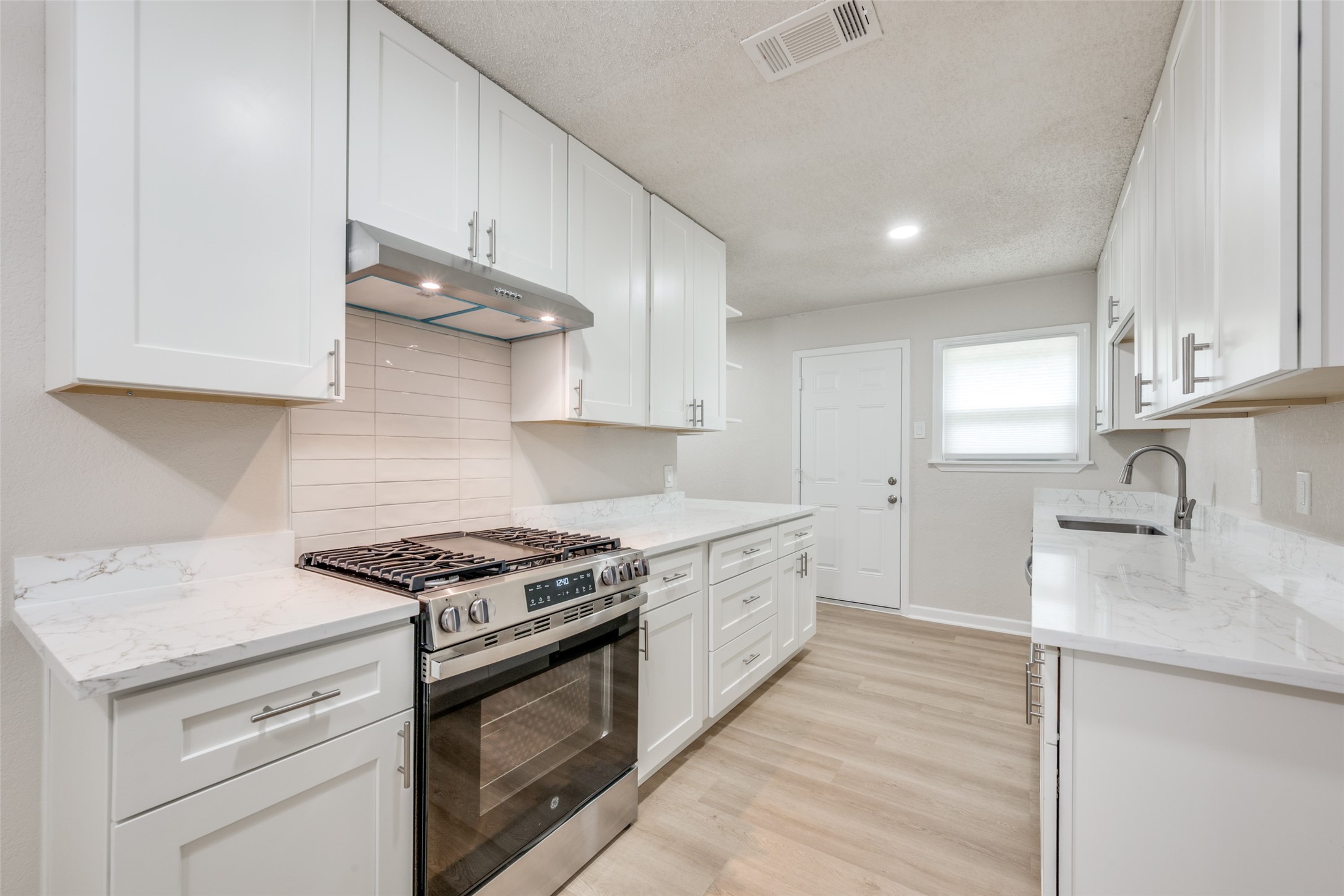 420 Arthur Drive Hurst TX 76053