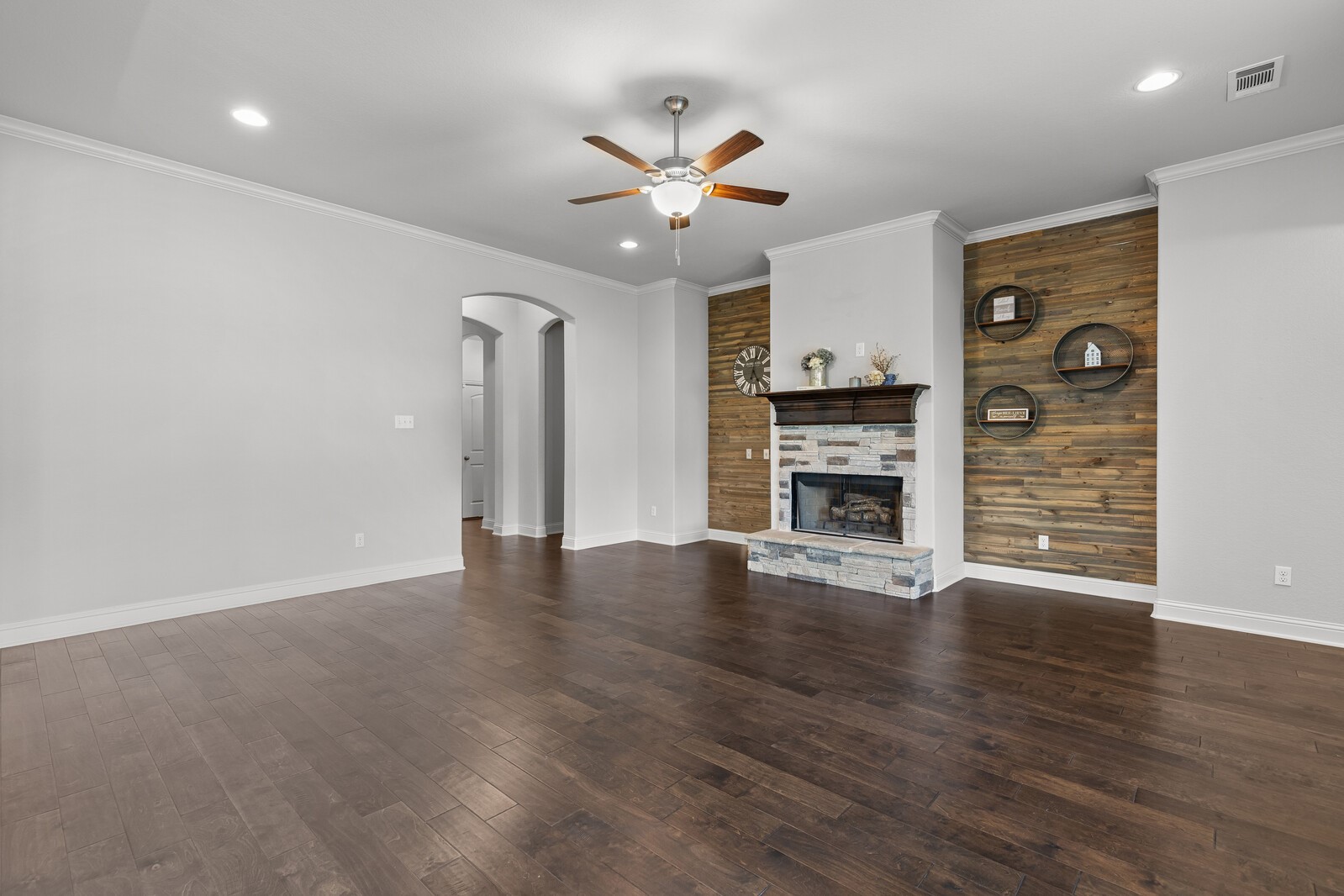 1094 Hesselridge Drive Hewitt TX 76643