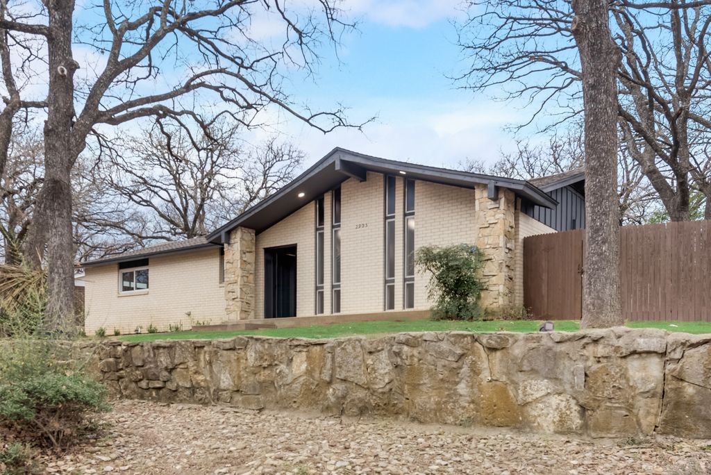 2905 Friendswood Drive Arlington TX 76013