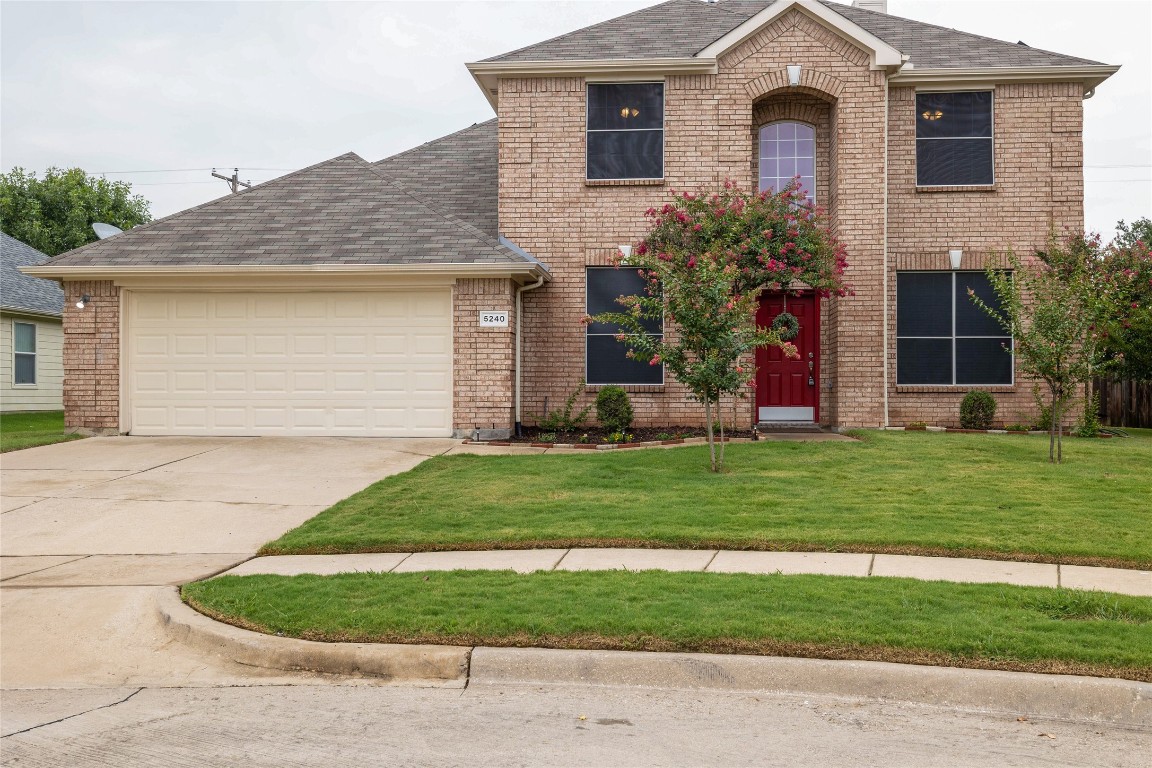 5240 Lake Grove Drive Grand Prairie TX 75052