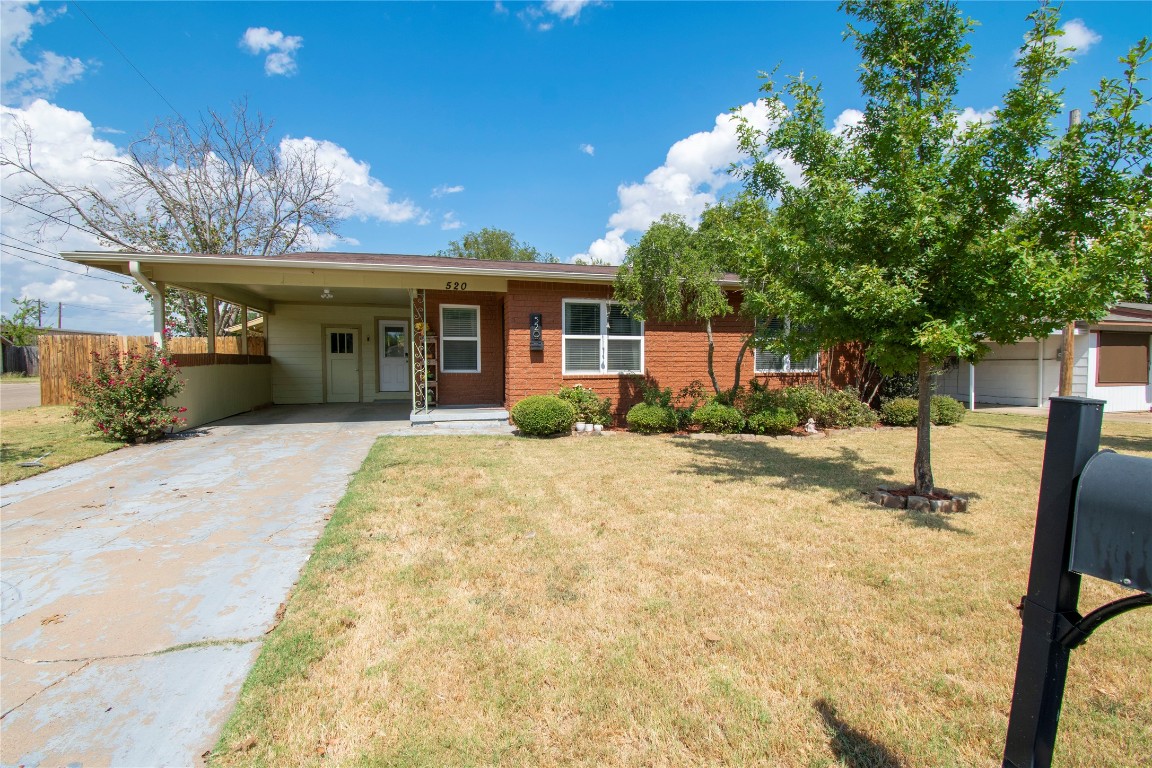 520 W Bluff Street Granbury TX 76048