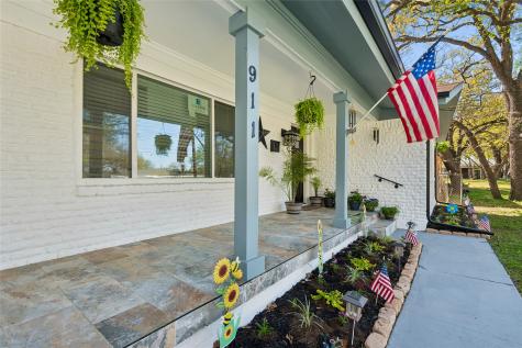 911 Vine Street Euless TX 76040