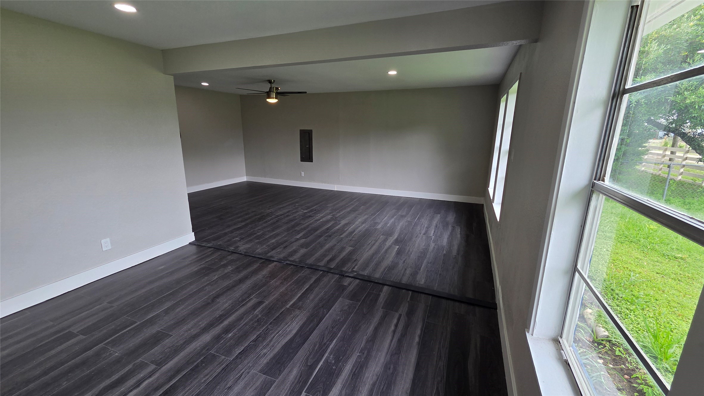 358 S Chambers Avenue Emhouse TX 75110