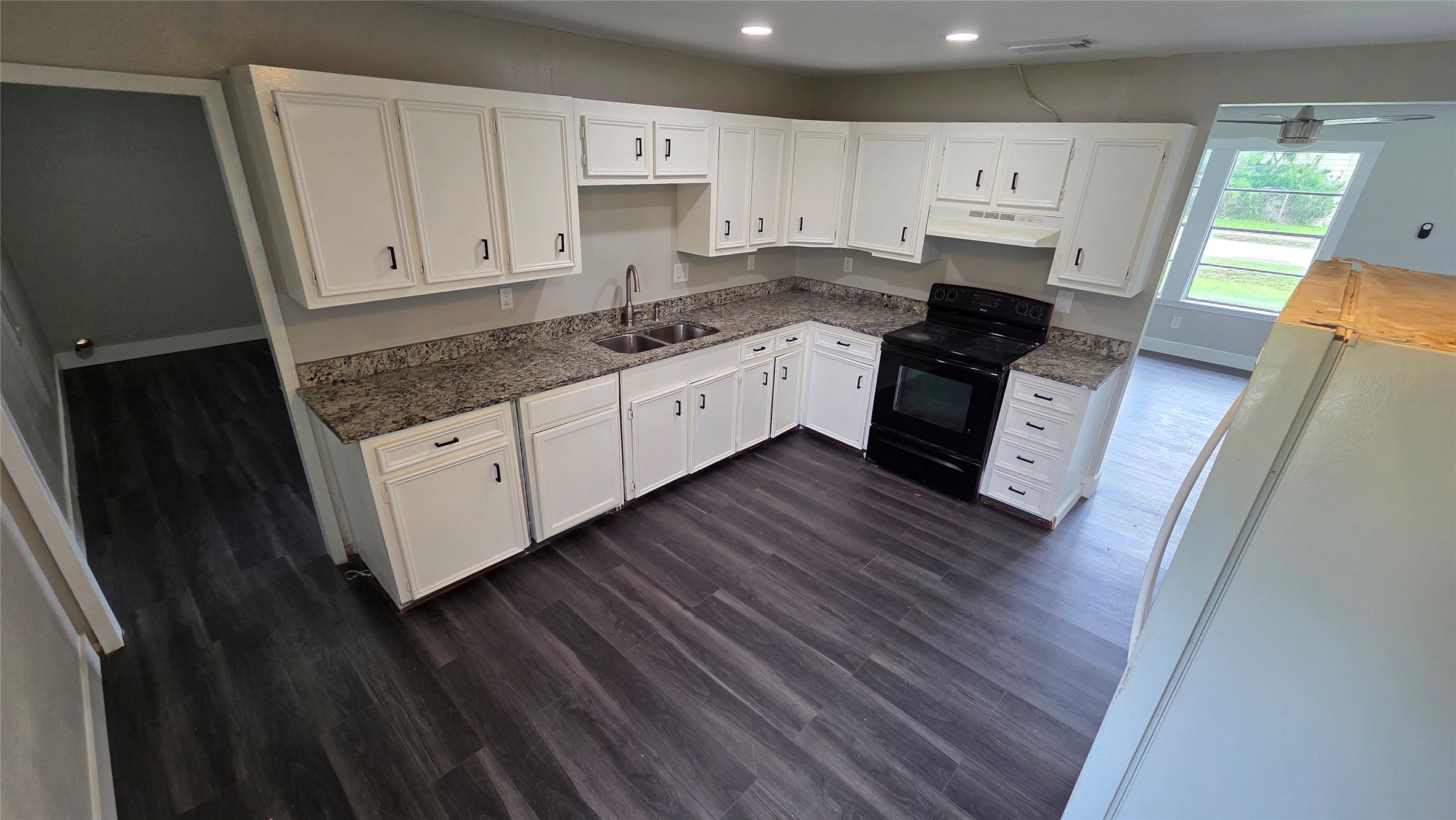 358 S Chambers Avenue Emhouse TX 75110