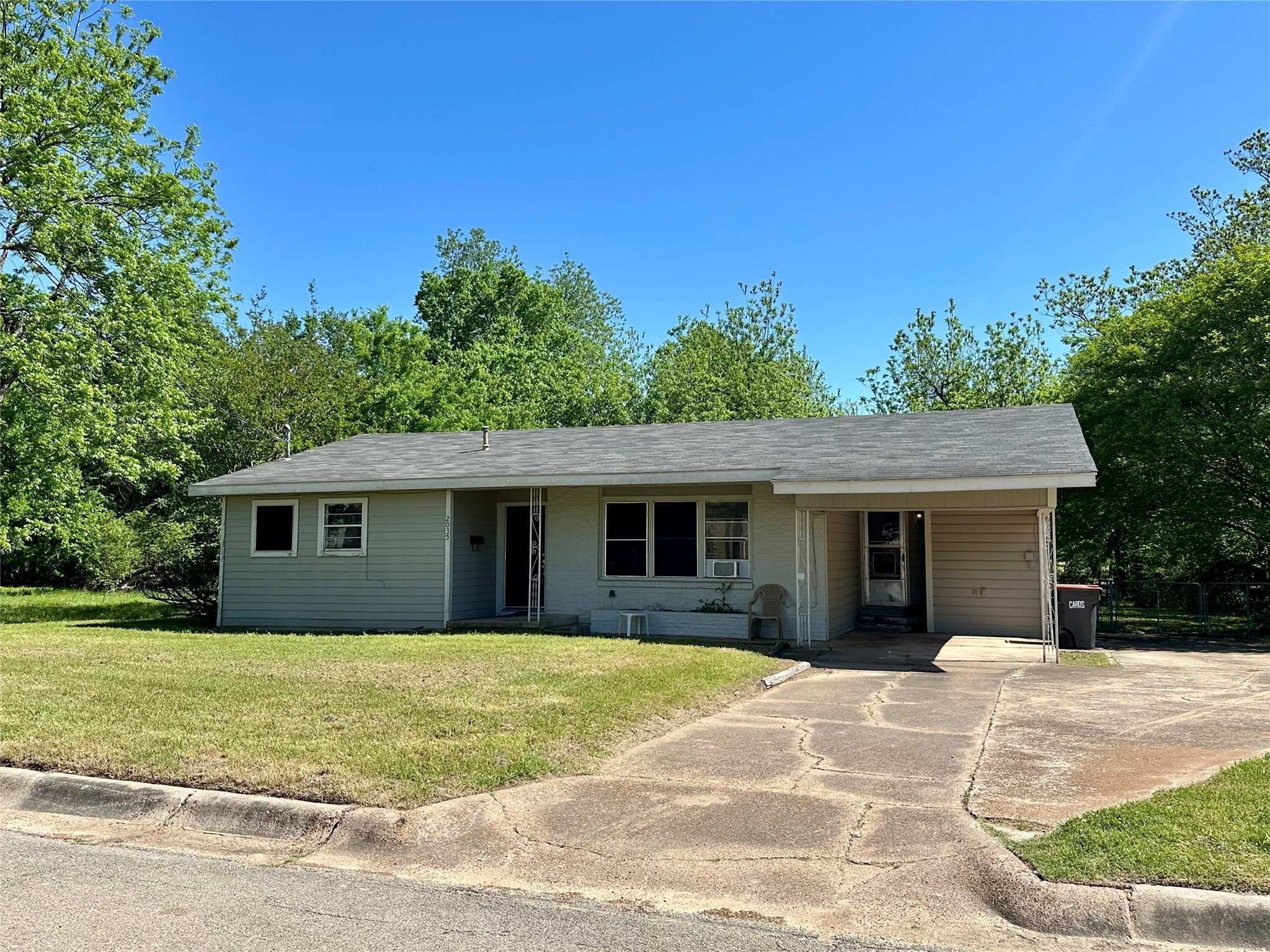 2035 W Kaufman Street Paris TX 75460