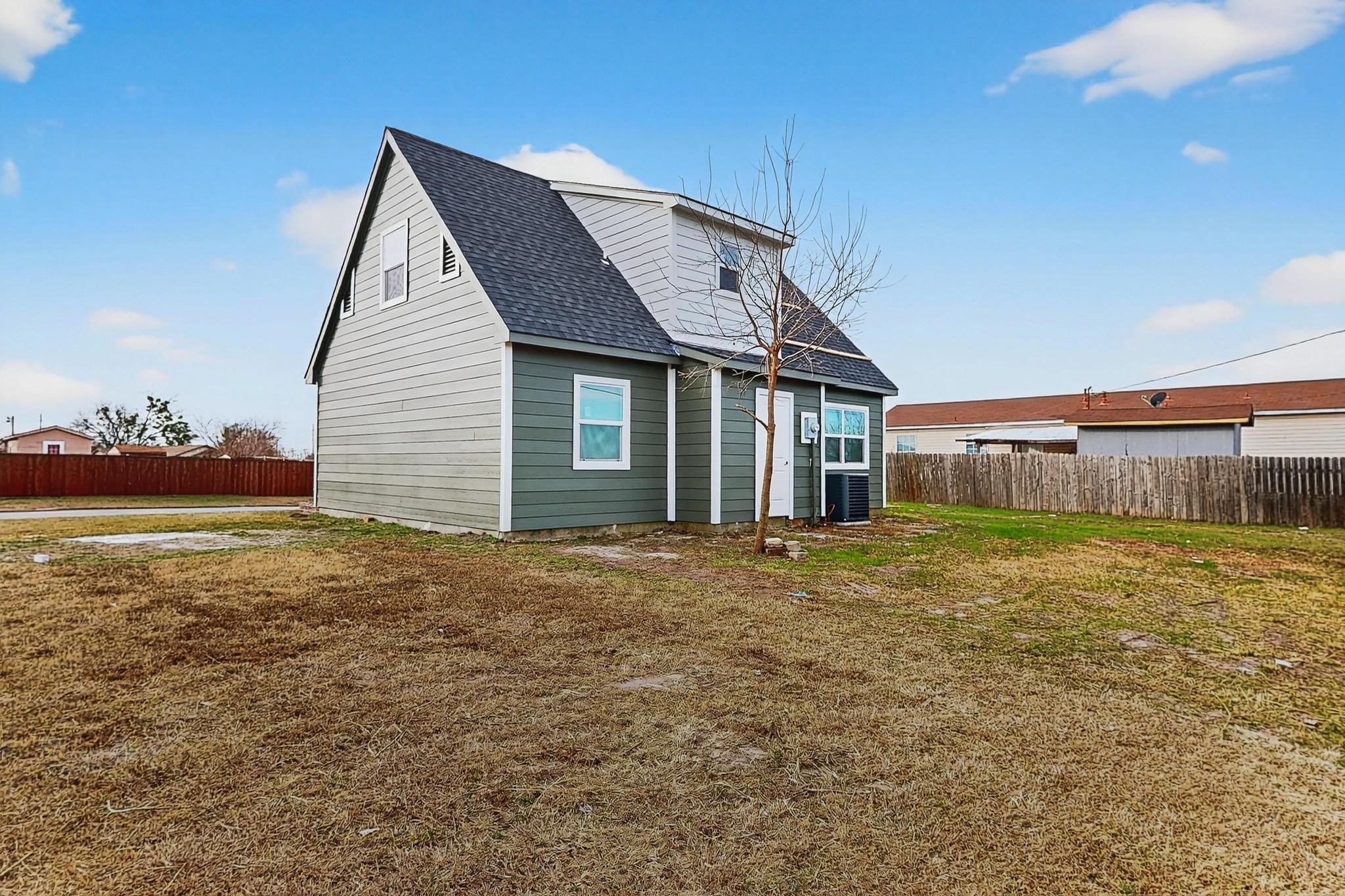 1700 Manor Garden Greenville TX 75401