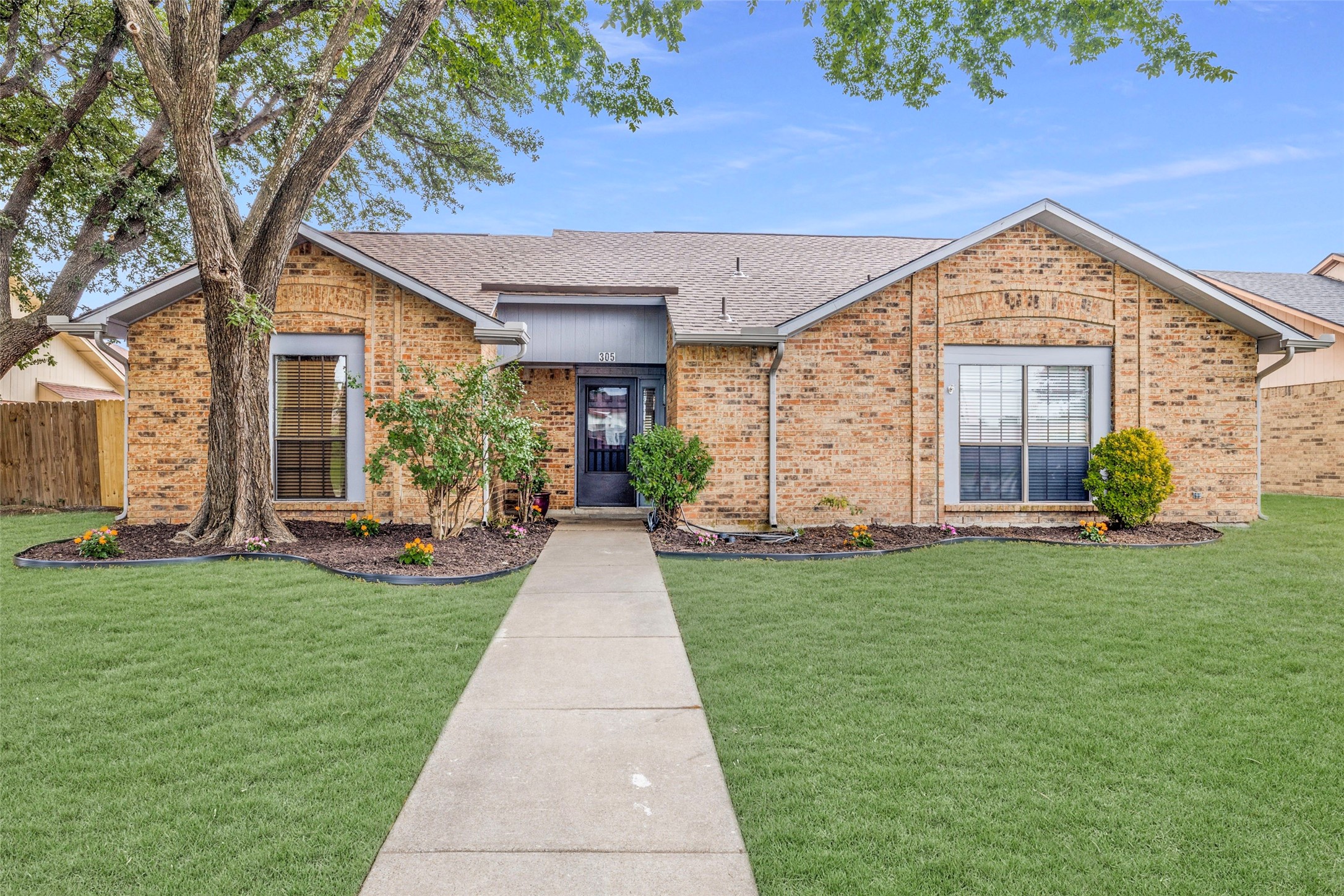 305 Hemlock Drive Grand Prairie TX 75052