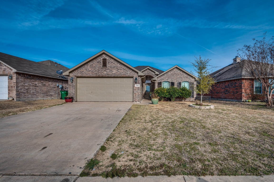 322 Creekside Way Waxahachie TX 75165