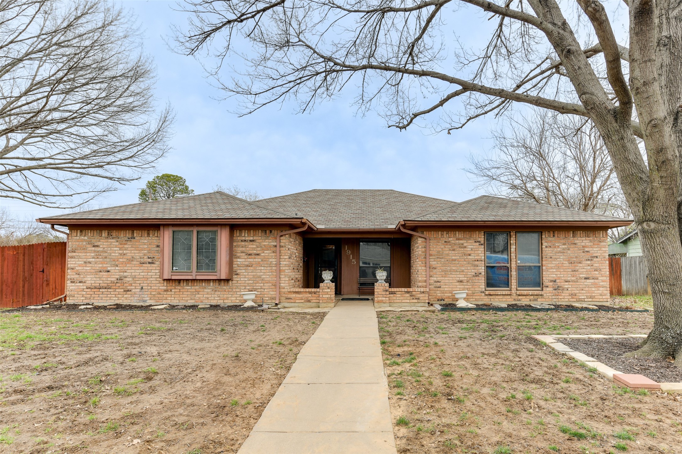 1915 Friar Tuck Drive Arlington TX 76013