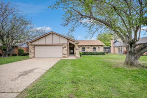 2202 Pebblecreek Drive Cleburne TX 76033