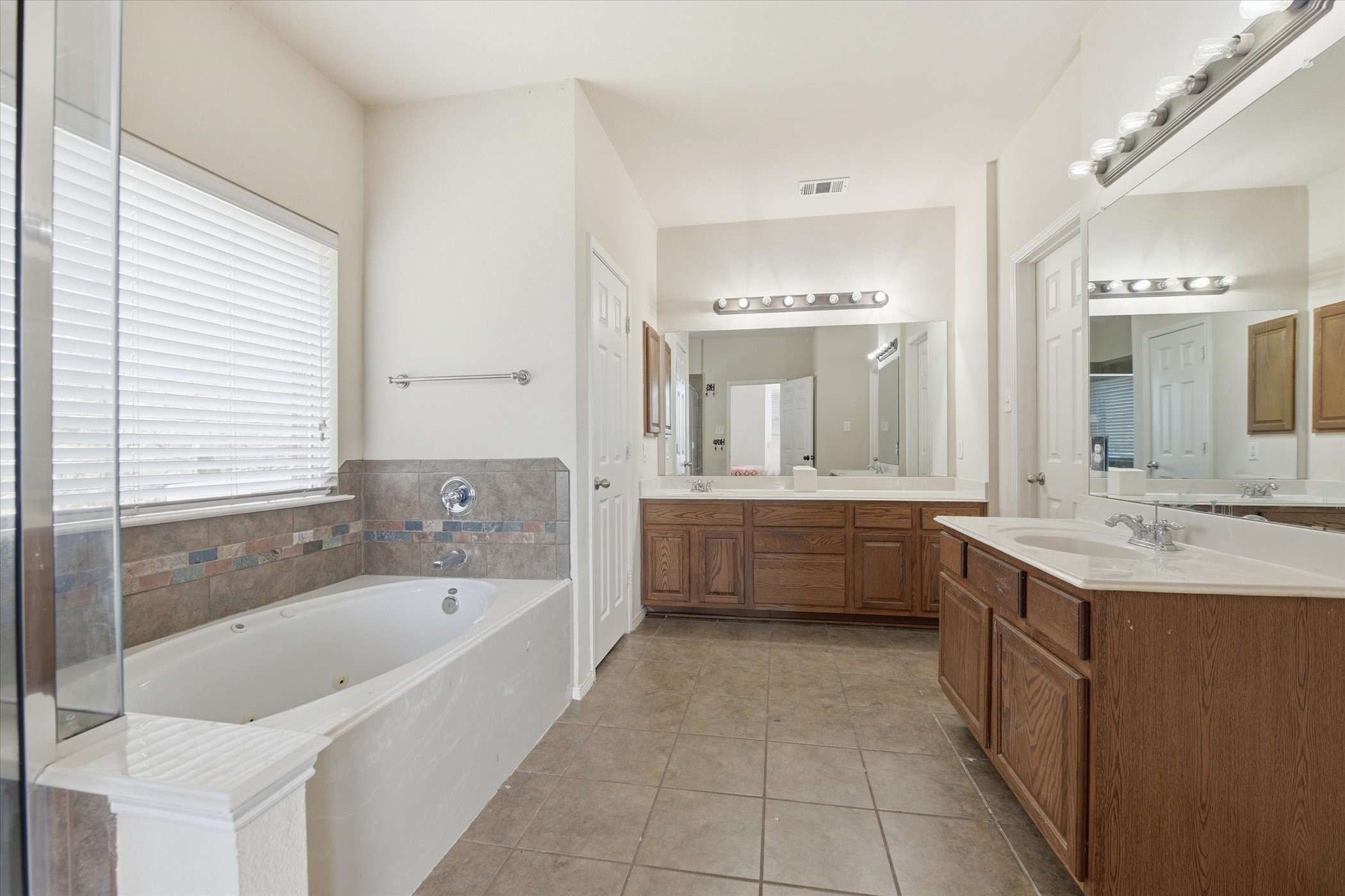 417 Roundrock Lane Fort Worth TX 76140