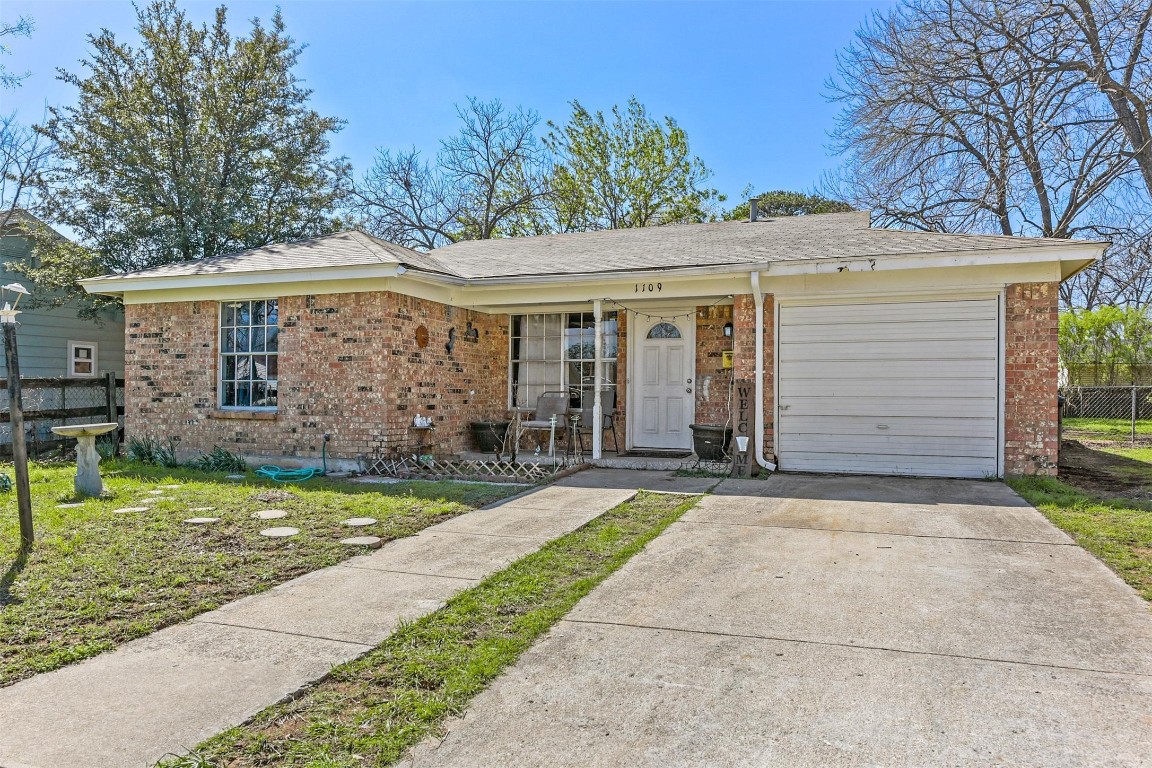 1109 N Chandler Drive Fort Worth TX 76111
