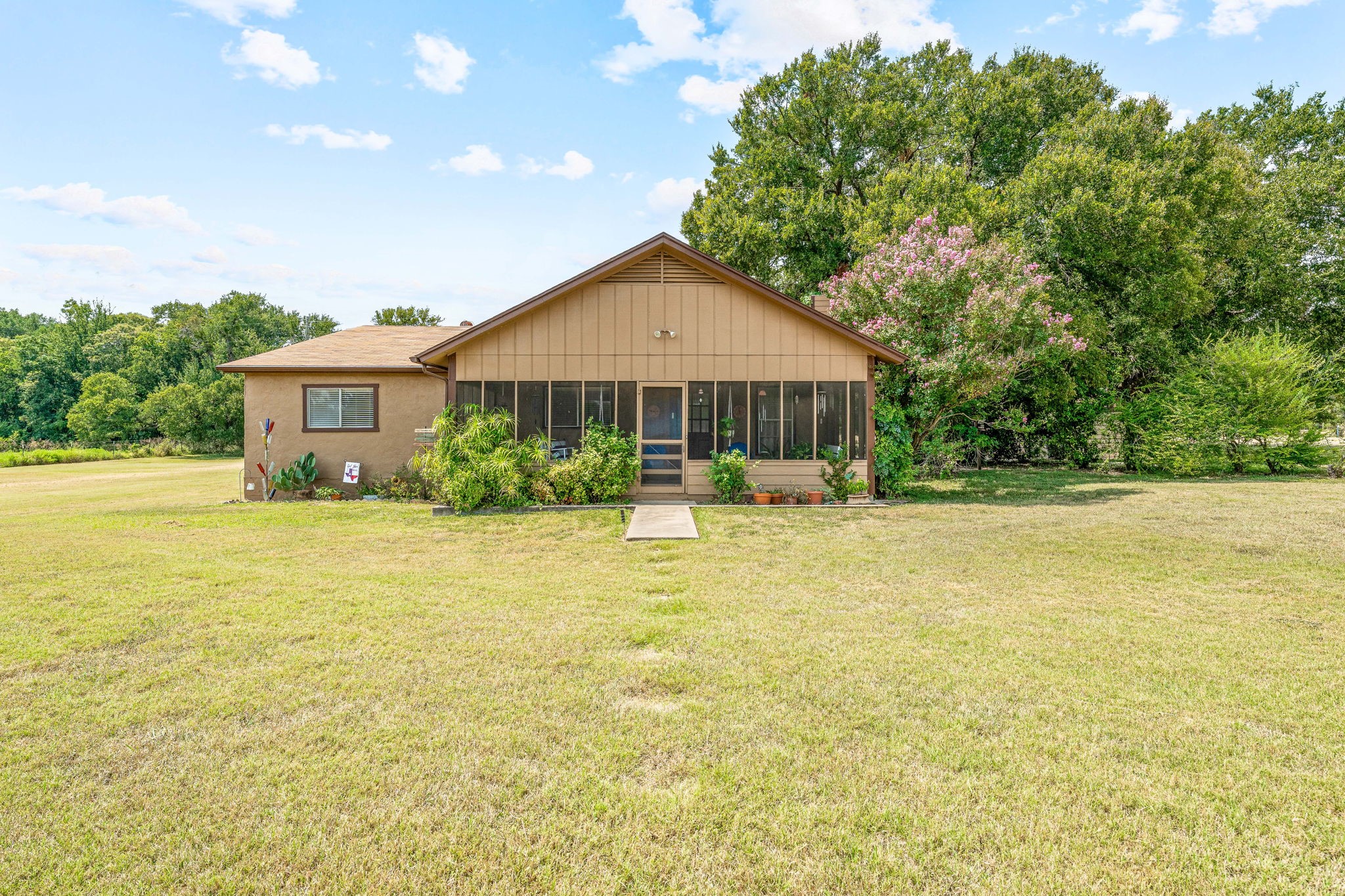 15061 Highway 6 Iredell TX 76649