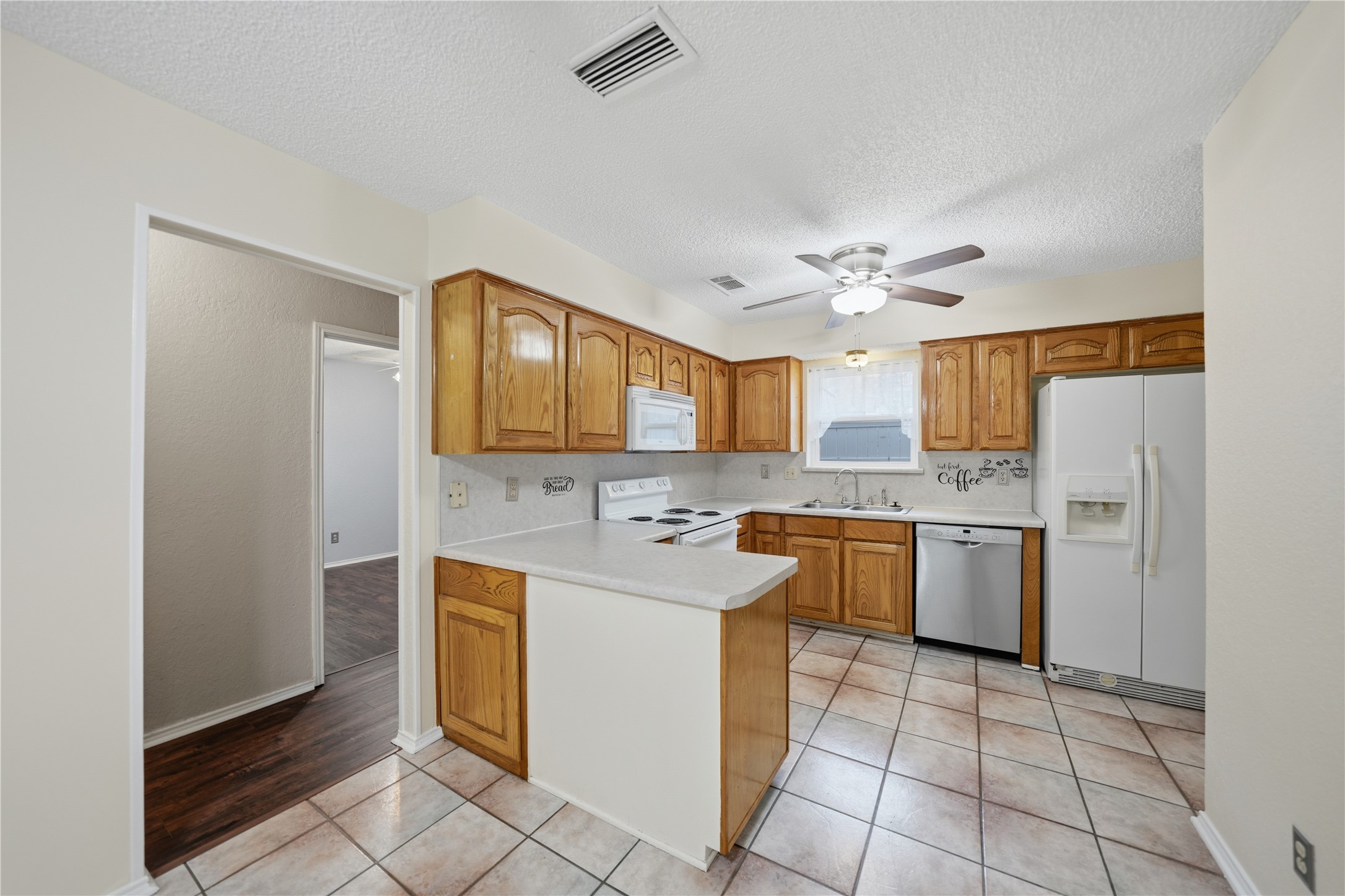 1129 W Hills Terrace Saginaw TX 76179