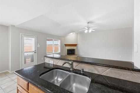 528 Bretts Way Burleson TX 76028