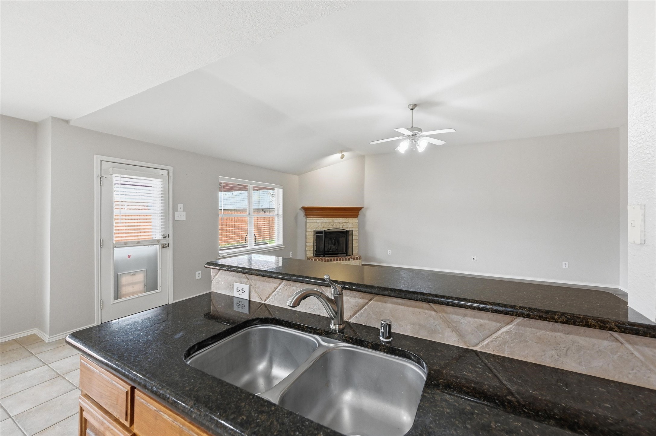 528 Bretts Way Burleson TX 76028