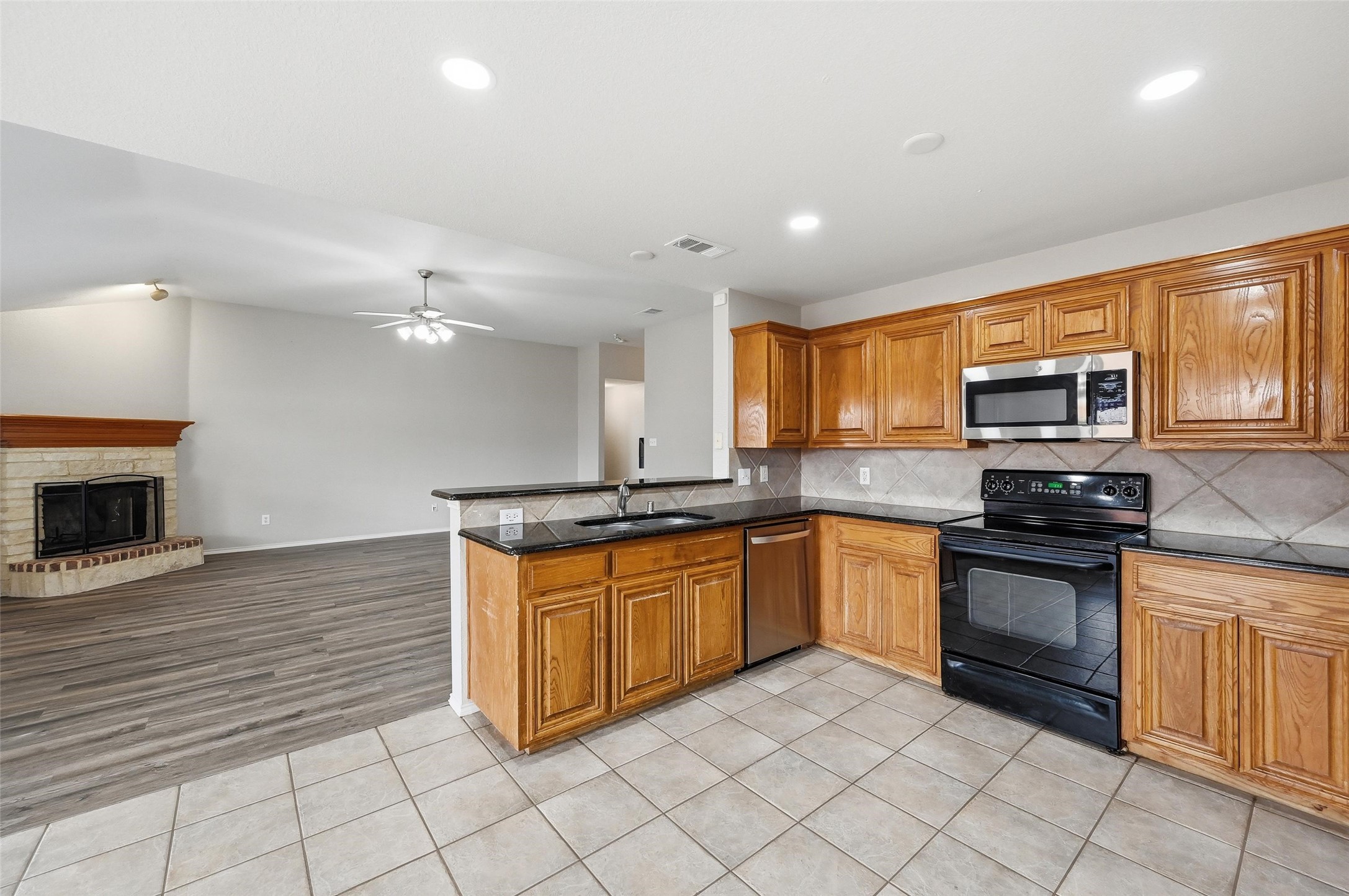 528 Bretts Way Burleson TX 76028