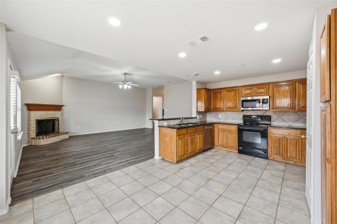 528 Bretts Way Burleson TX 76028