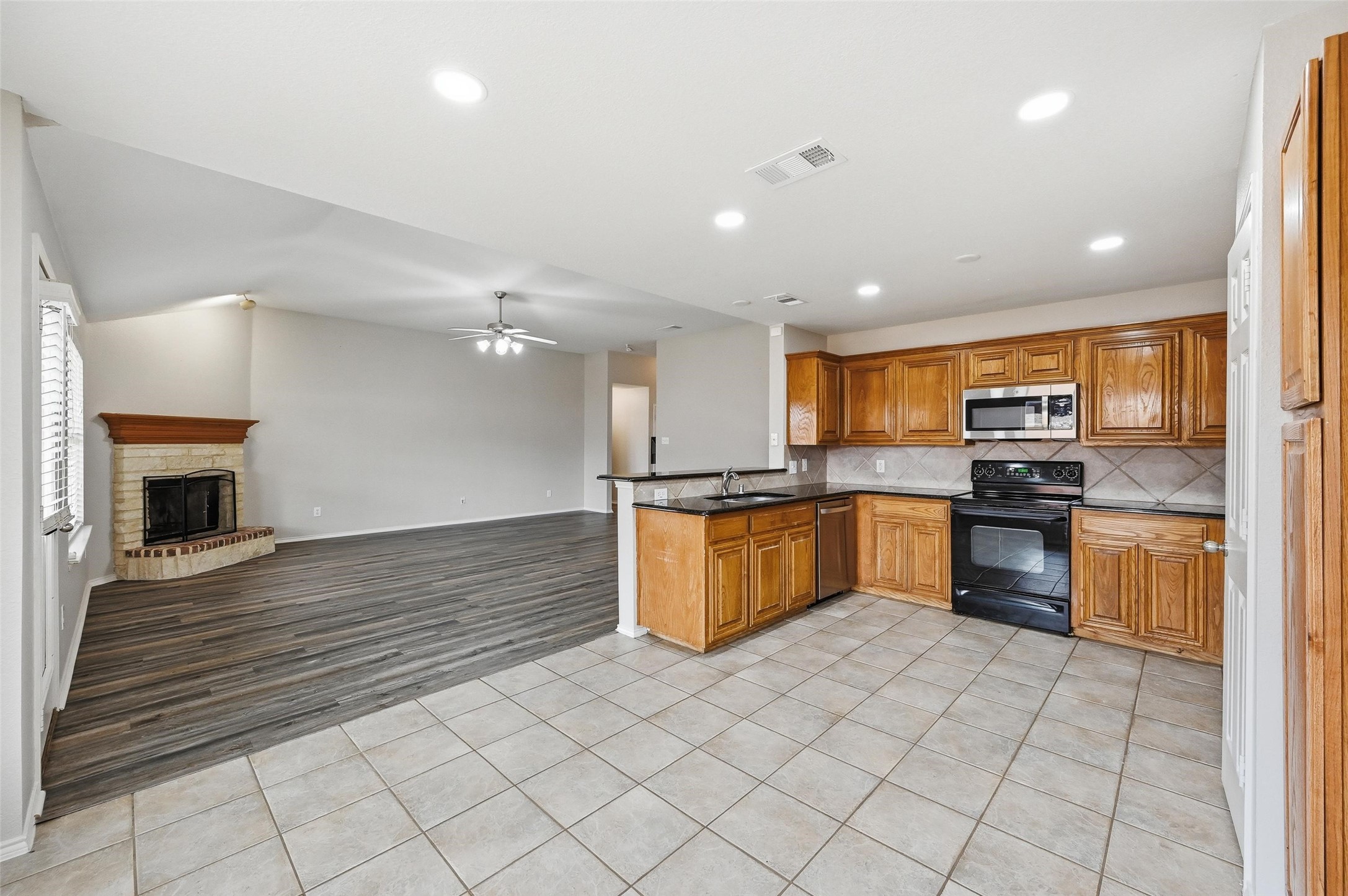 528 Bretts Way Burleson TX 76028