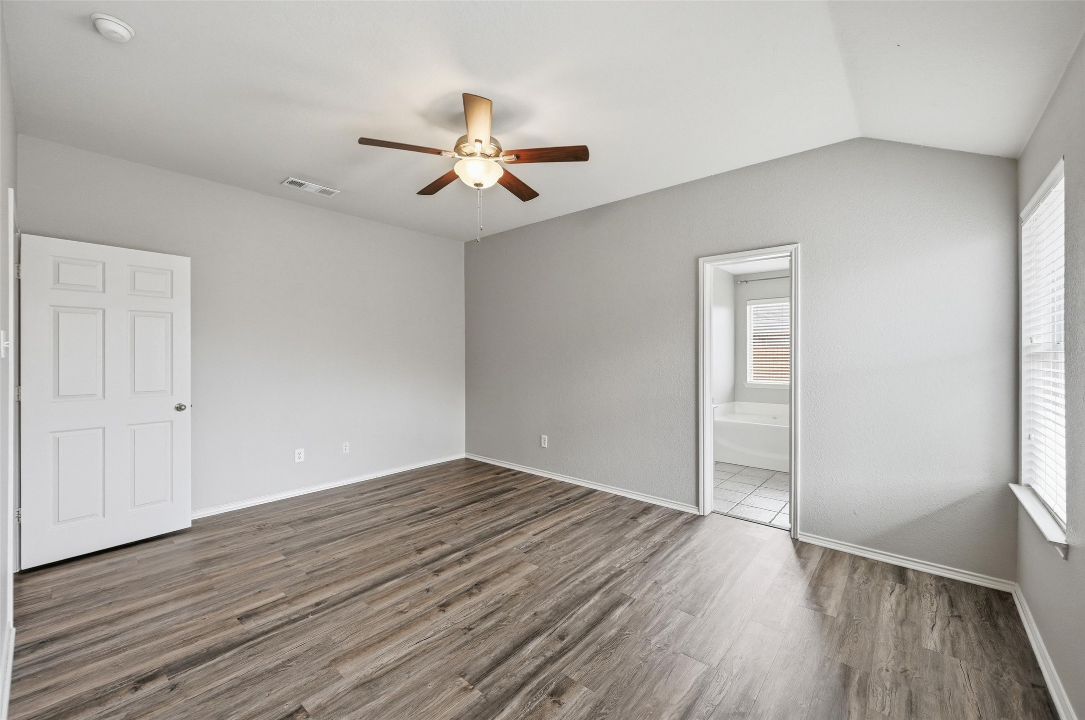 528 Bretts Way Burleson TX 76028