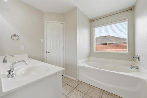 528 Bretts Way Burleson TX 76028
