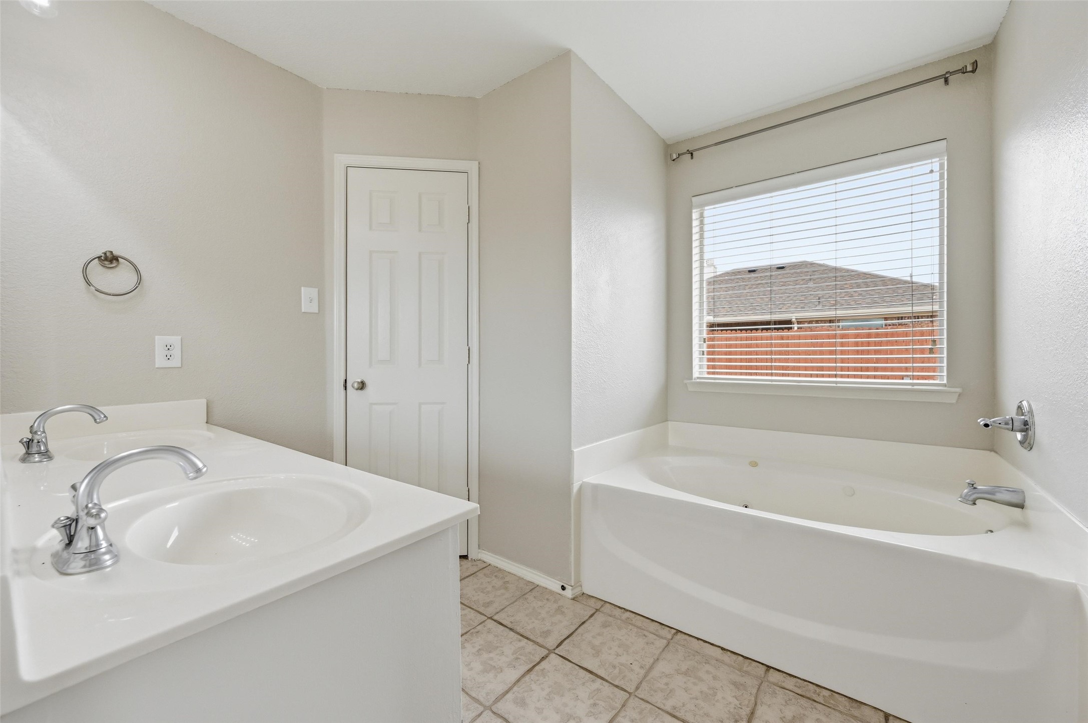 528 Bretts Way Burleson TX 76028