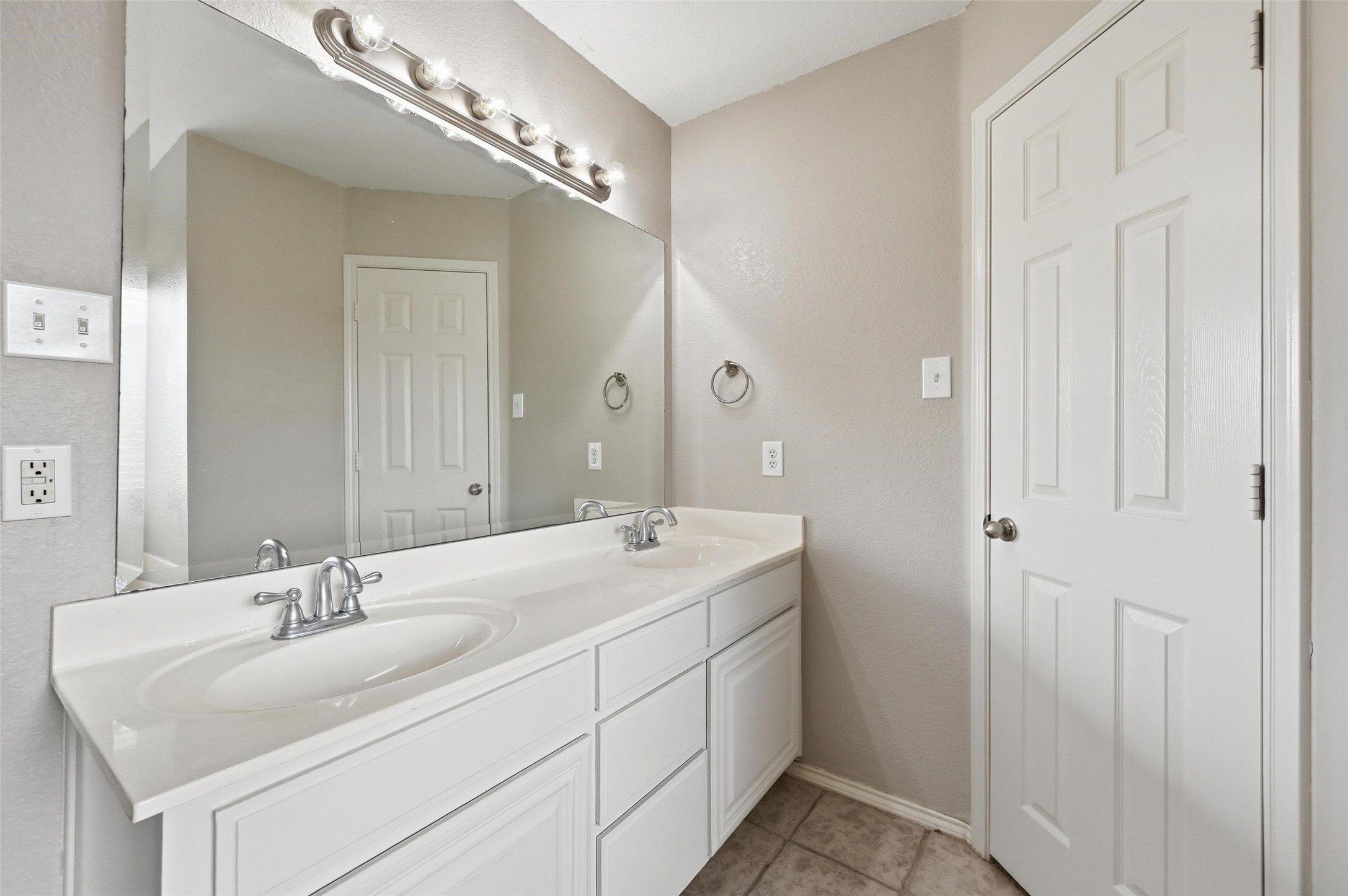 528 Bretts Way Burleson TX 76028