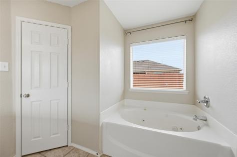 528 Bretts Way Burleson TX 76028